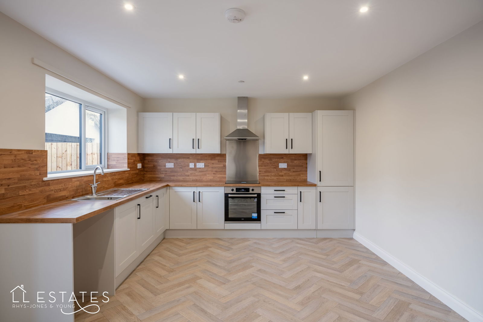 4 bed bungalow for sale in Highlands Close , Rhuddlan , Denbighshire, LL18 2BF  - Property Image 2