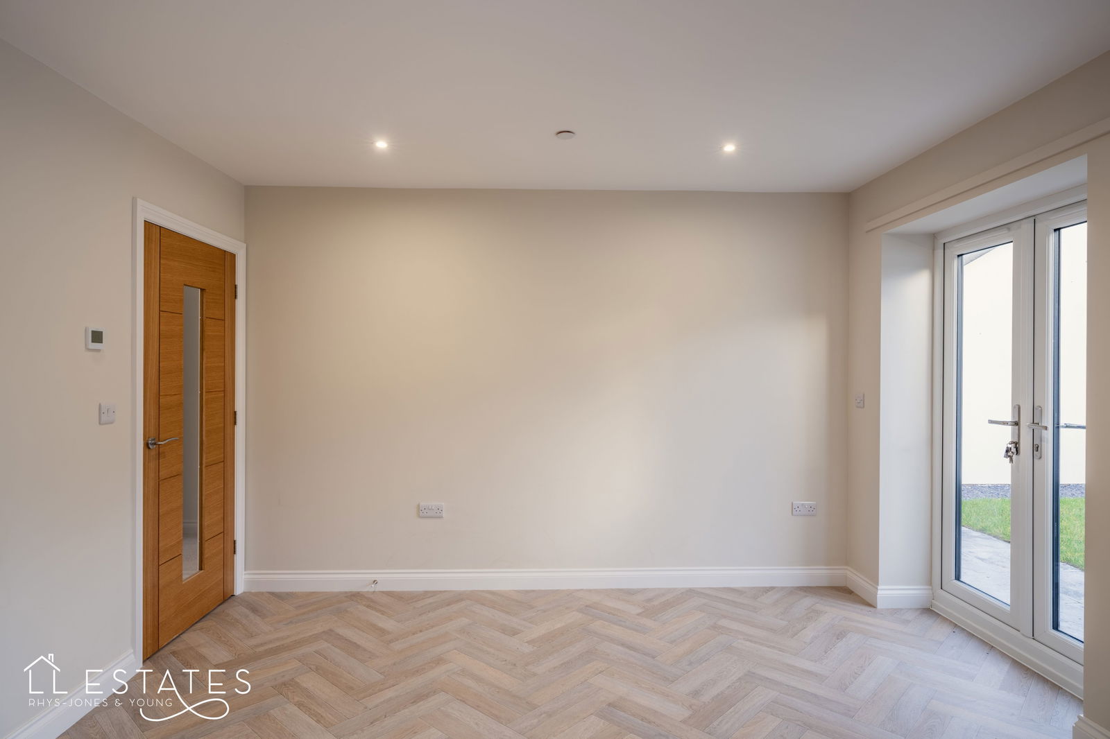 4 bed bungalow for sale in Highlands Close , Rhuddlan , Denbighshire, LL18 2BF  - Property Image 7