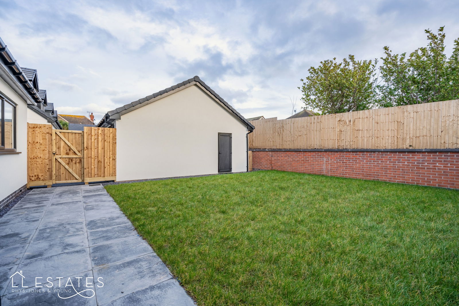 4 bed bungalow for sale in Highlands Close , Rhuddlan , Denbighshire, LL18 2BF  - Property Image 14