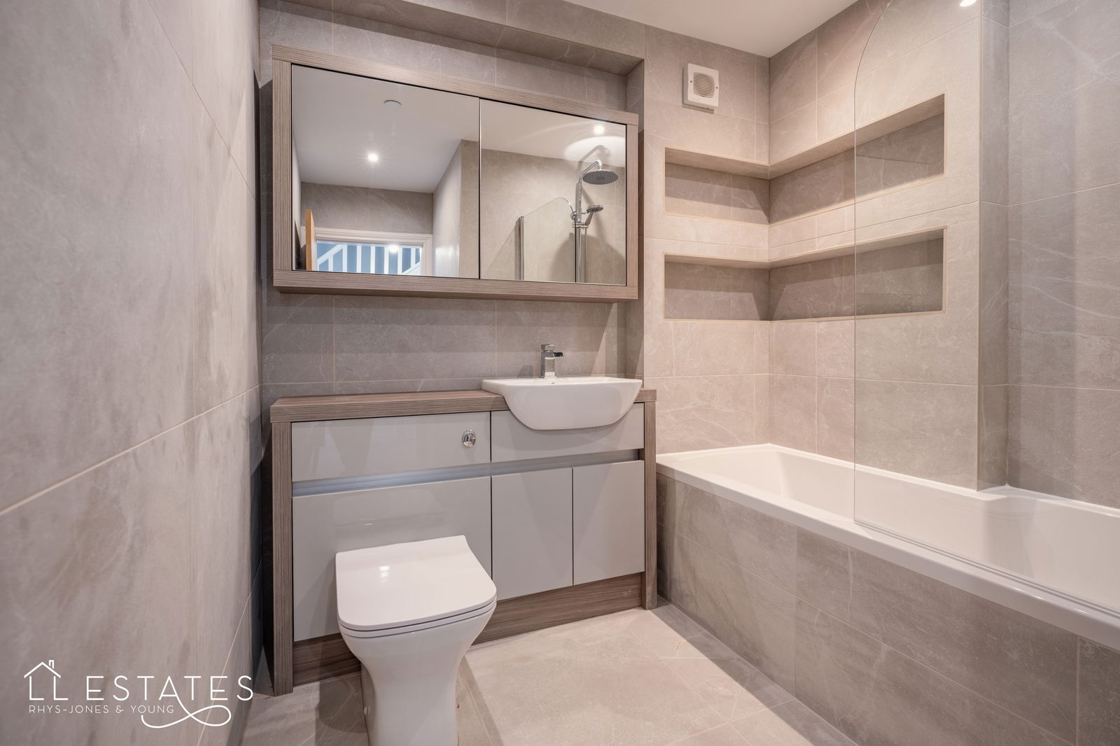 4 bed bungalow for sale in Highlands Close , Rhuddlan , Denbighshire, LL18 2BF 10