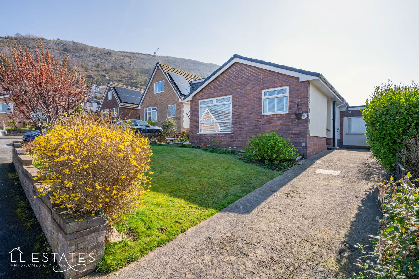 2 bed bungalow for sale in Parc Bron Deg, Dyserth  - Property Image 1