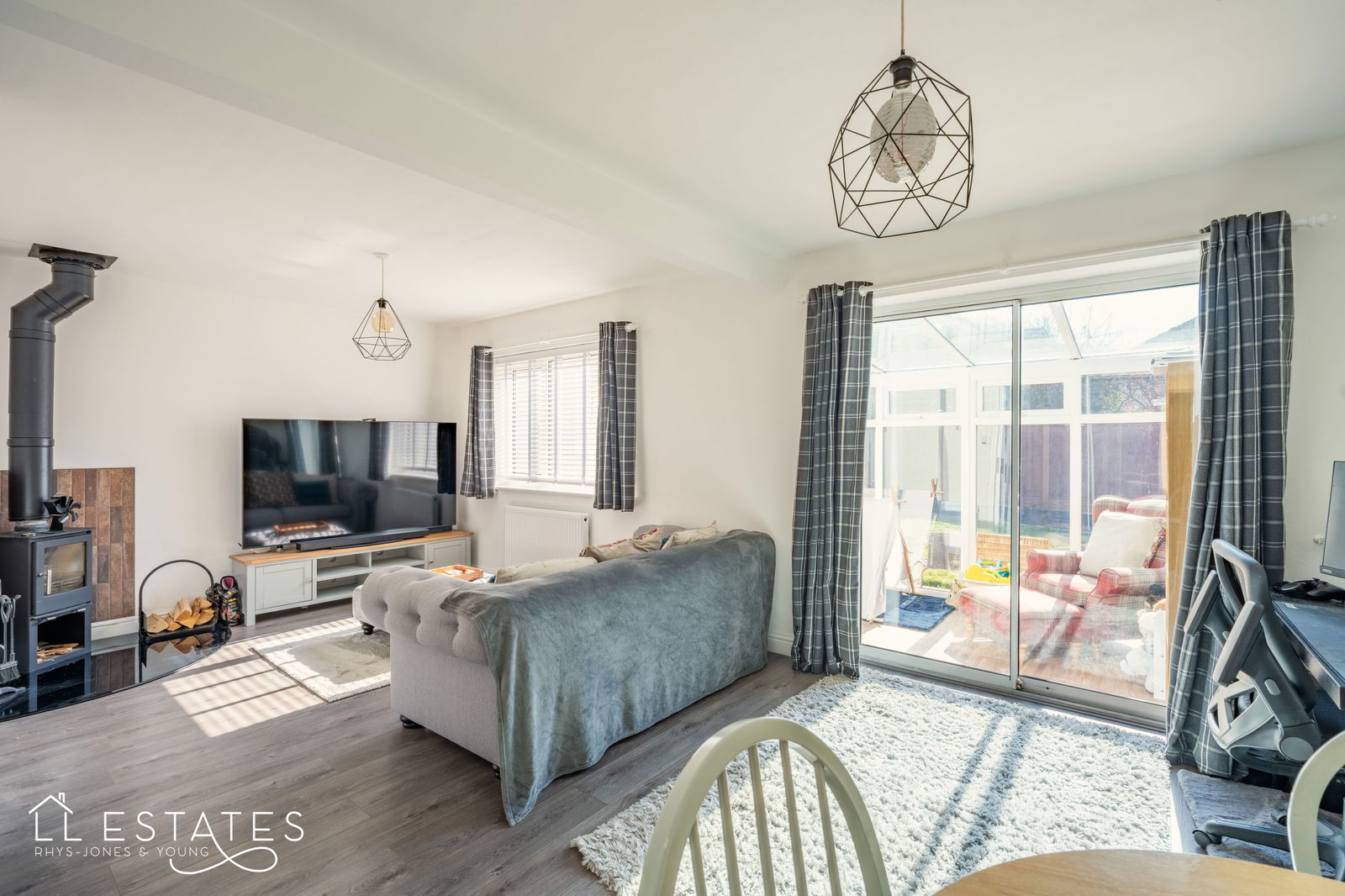 2 bed bungalow for sale in Parc Bron Deg, Dyserth  - Property Image 2