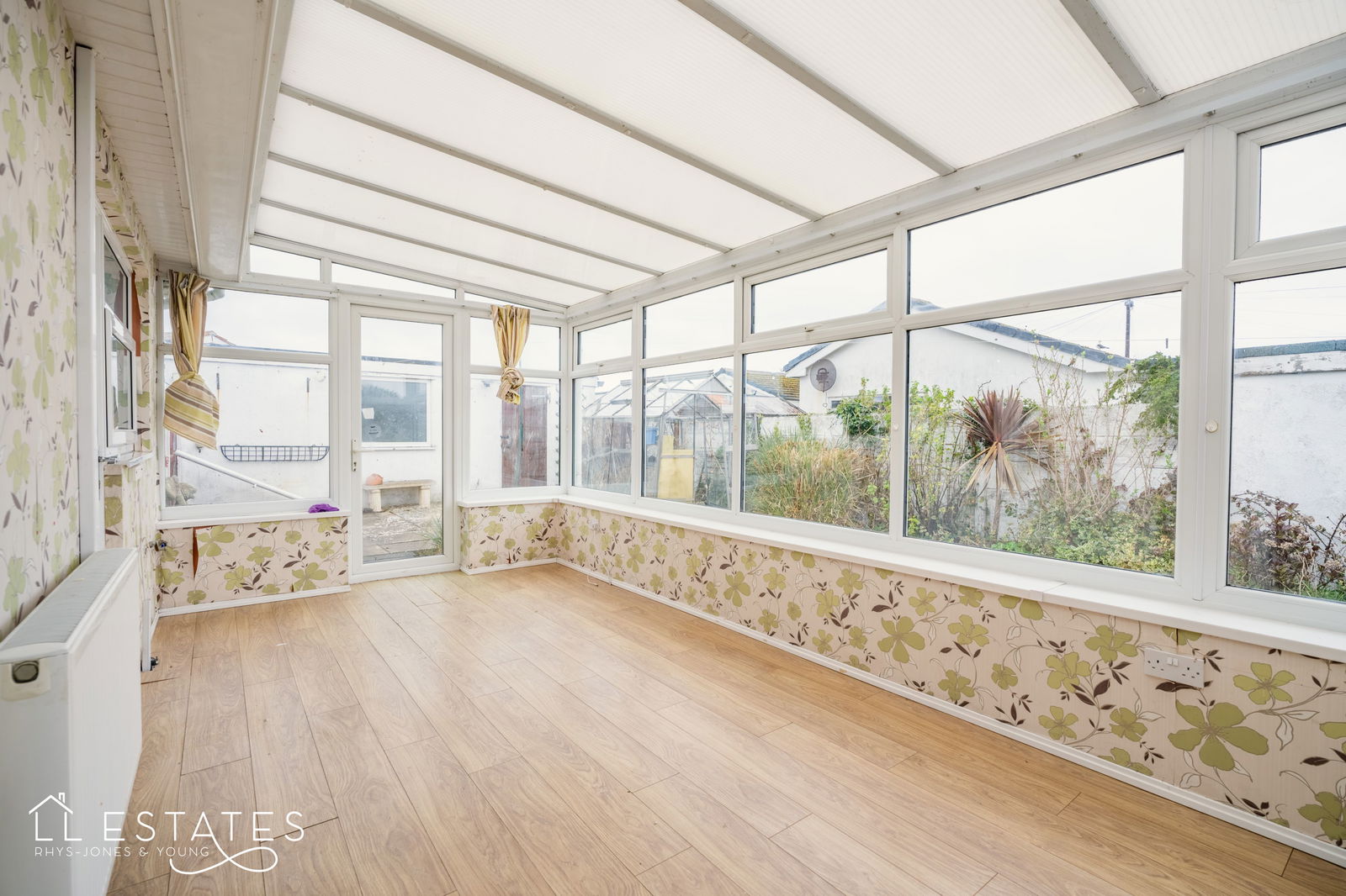2 bed semi-detached bungalow for sale in Awelon Mor, Prestatyn  - Property Image 4