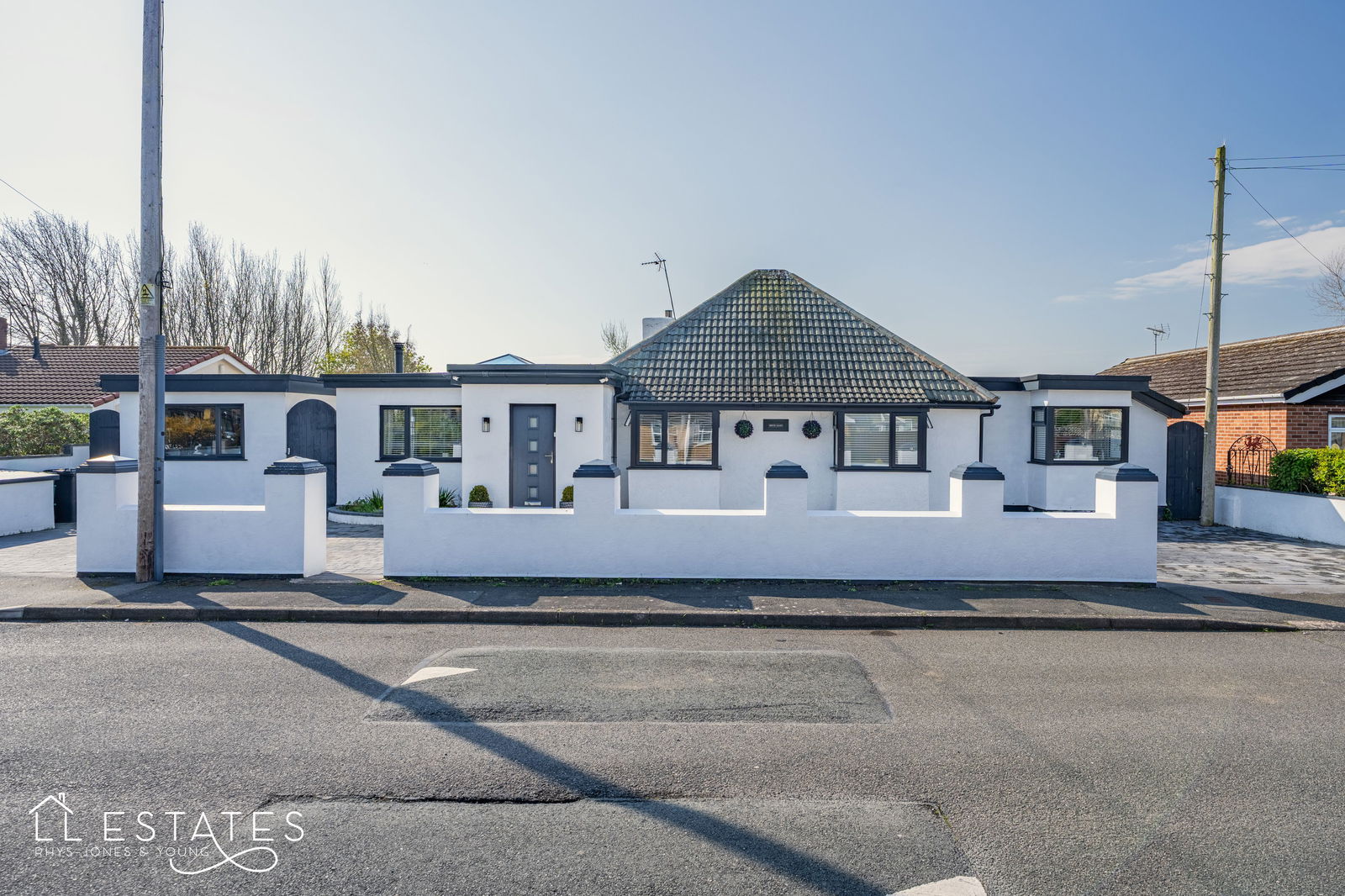 3 bed bungalow for sale in Kinmel Way, Towyn  - Property Image 1