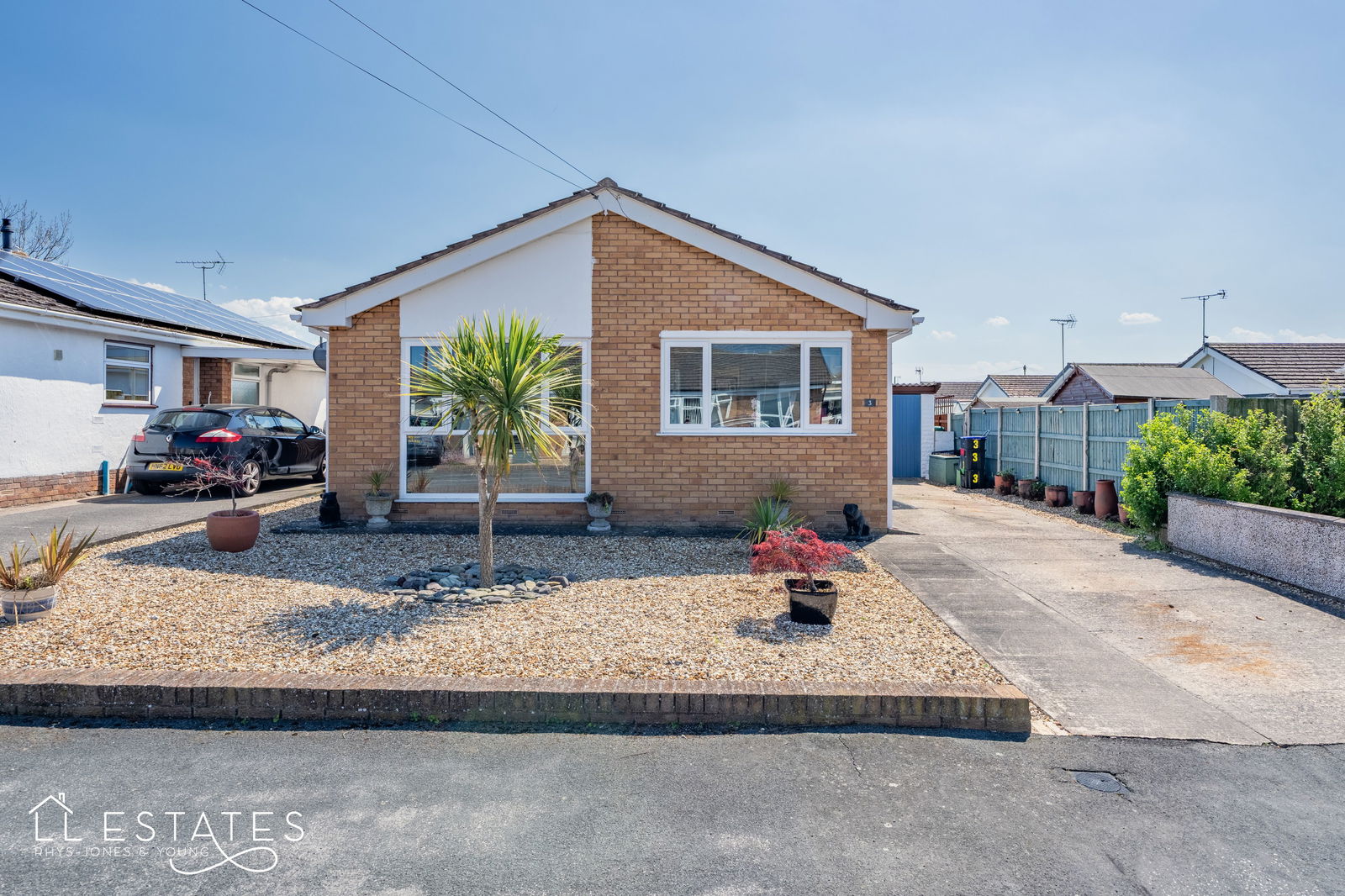 3 bed bungalow for sale in Oaklea Court, Rhyl - Property Image 1