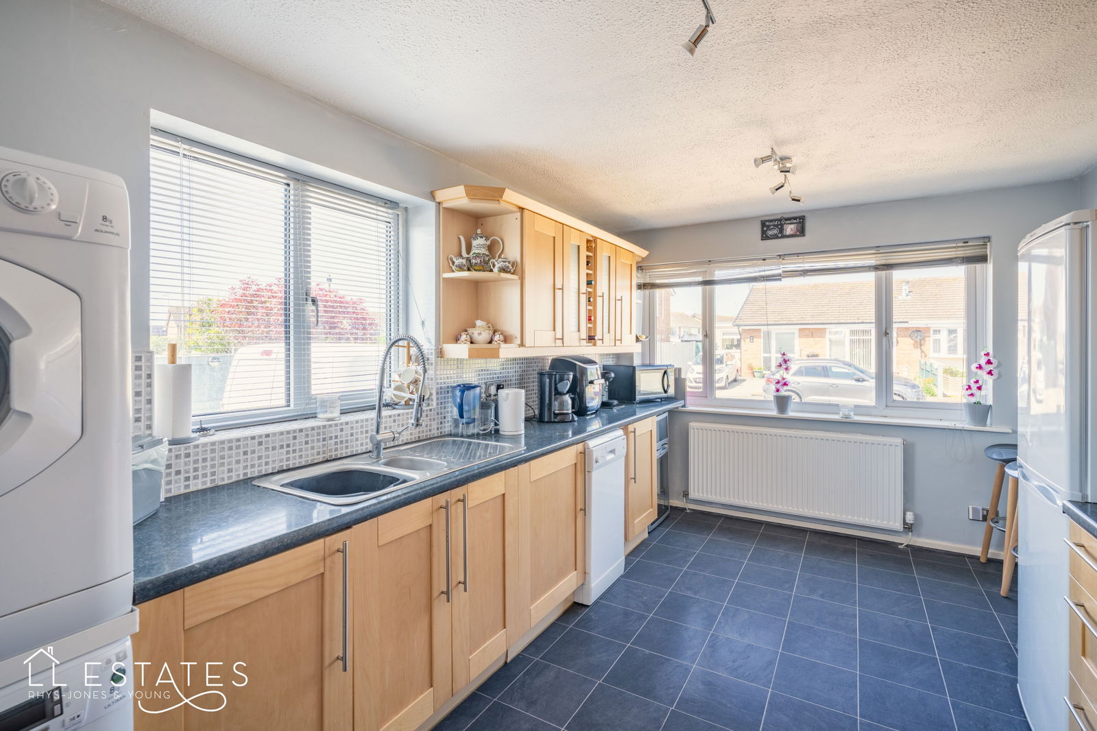3 bed bungalow for sale in Oaklea Court, Rhyl 1