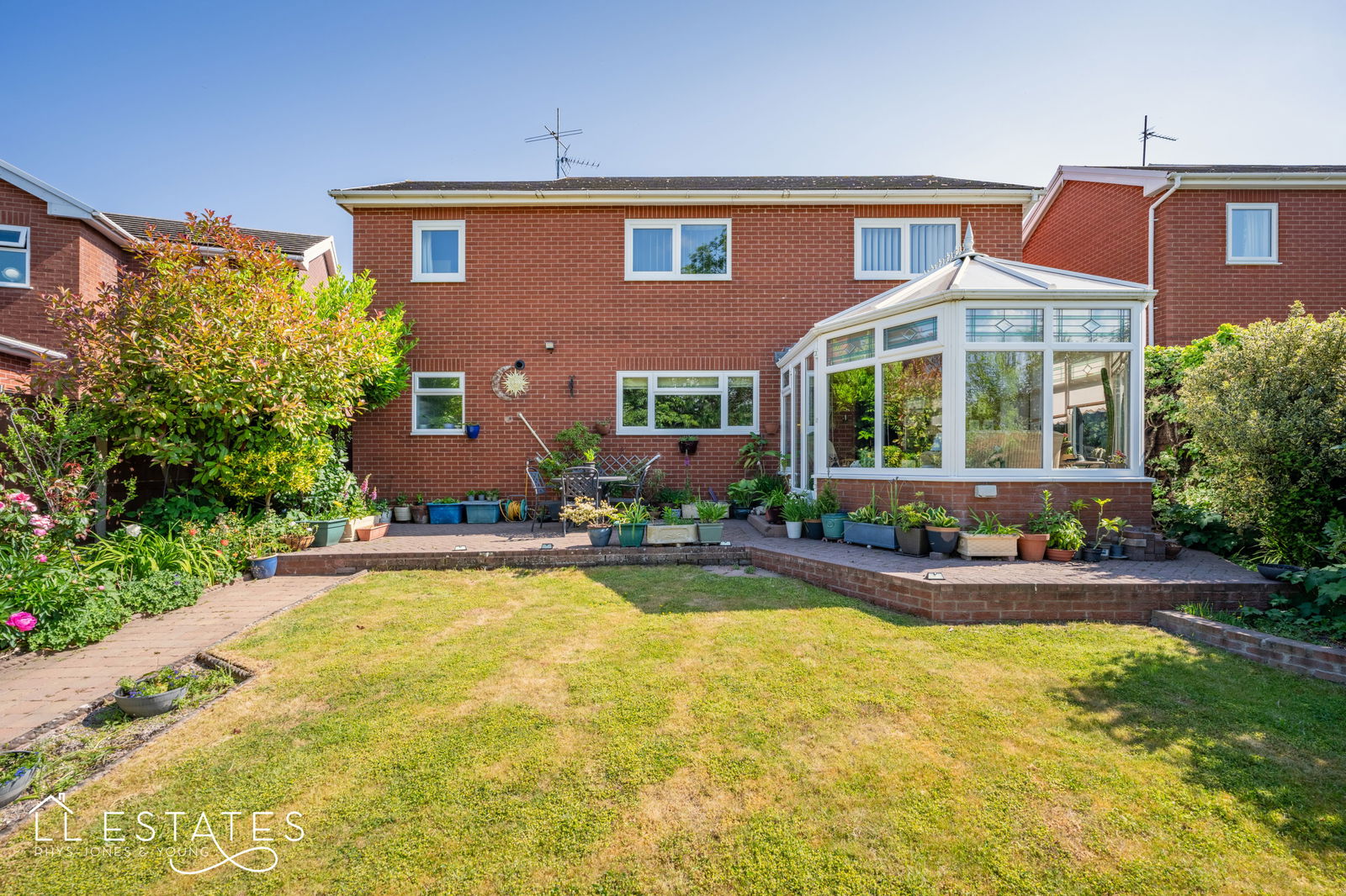 4 bed detached house for sale in Bryn Coed, St Asaph 11