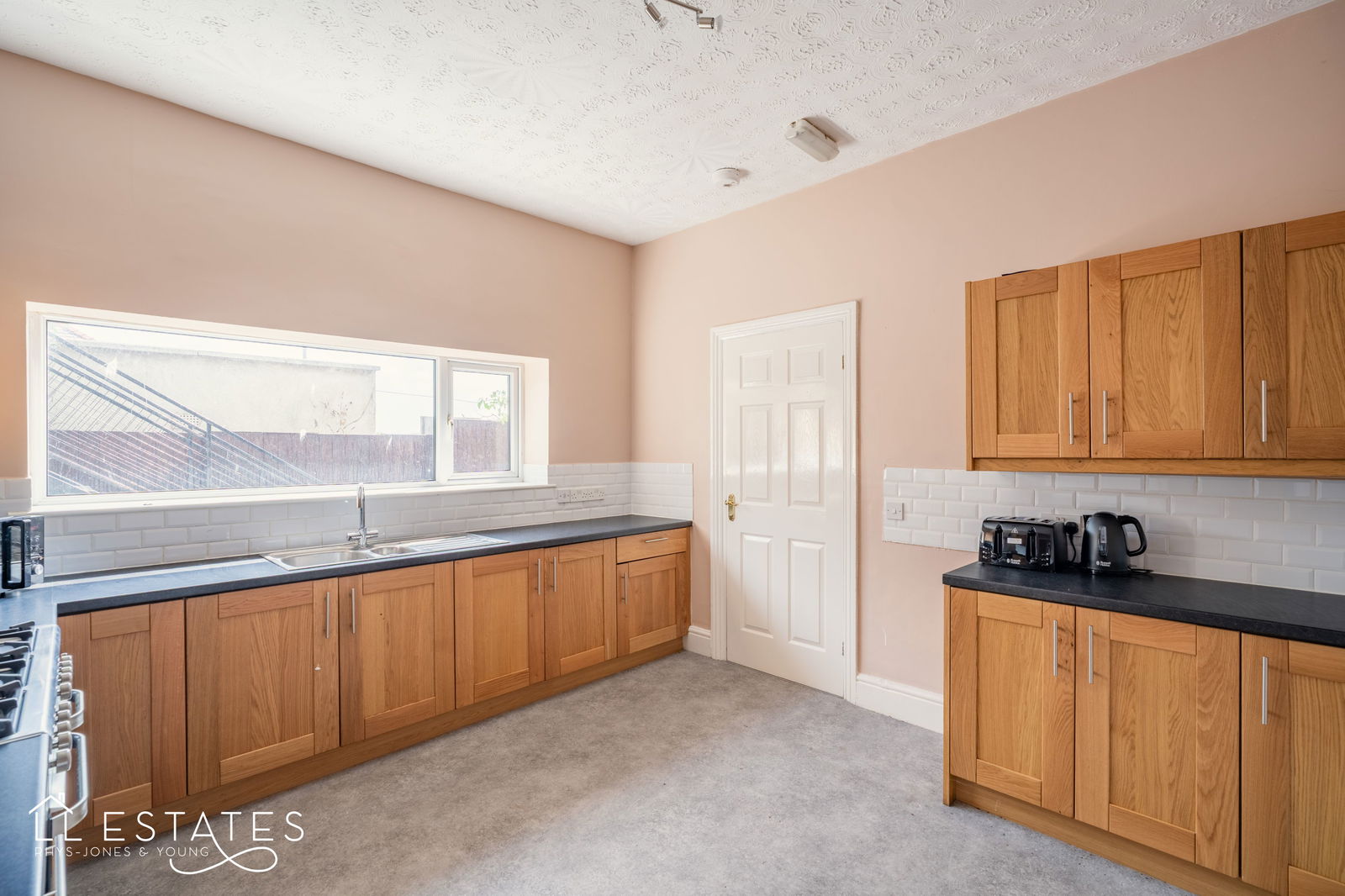 7 bed detached house for sale in Marine Drive, Rhyl, LL18 3AY  - Property Image 8