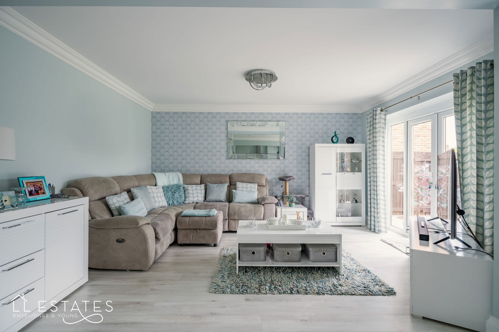 5 bed detached house for sale in Castlefields, Rhuddlan 4