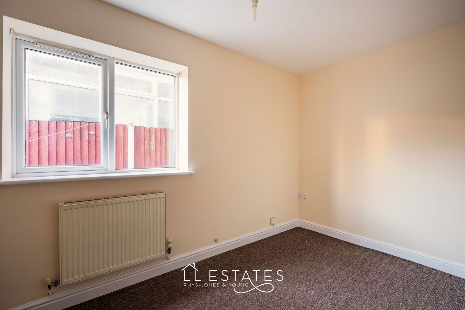 2 bed ground floor flat to rent in John Street, Rhyl, LL18 1PP 5