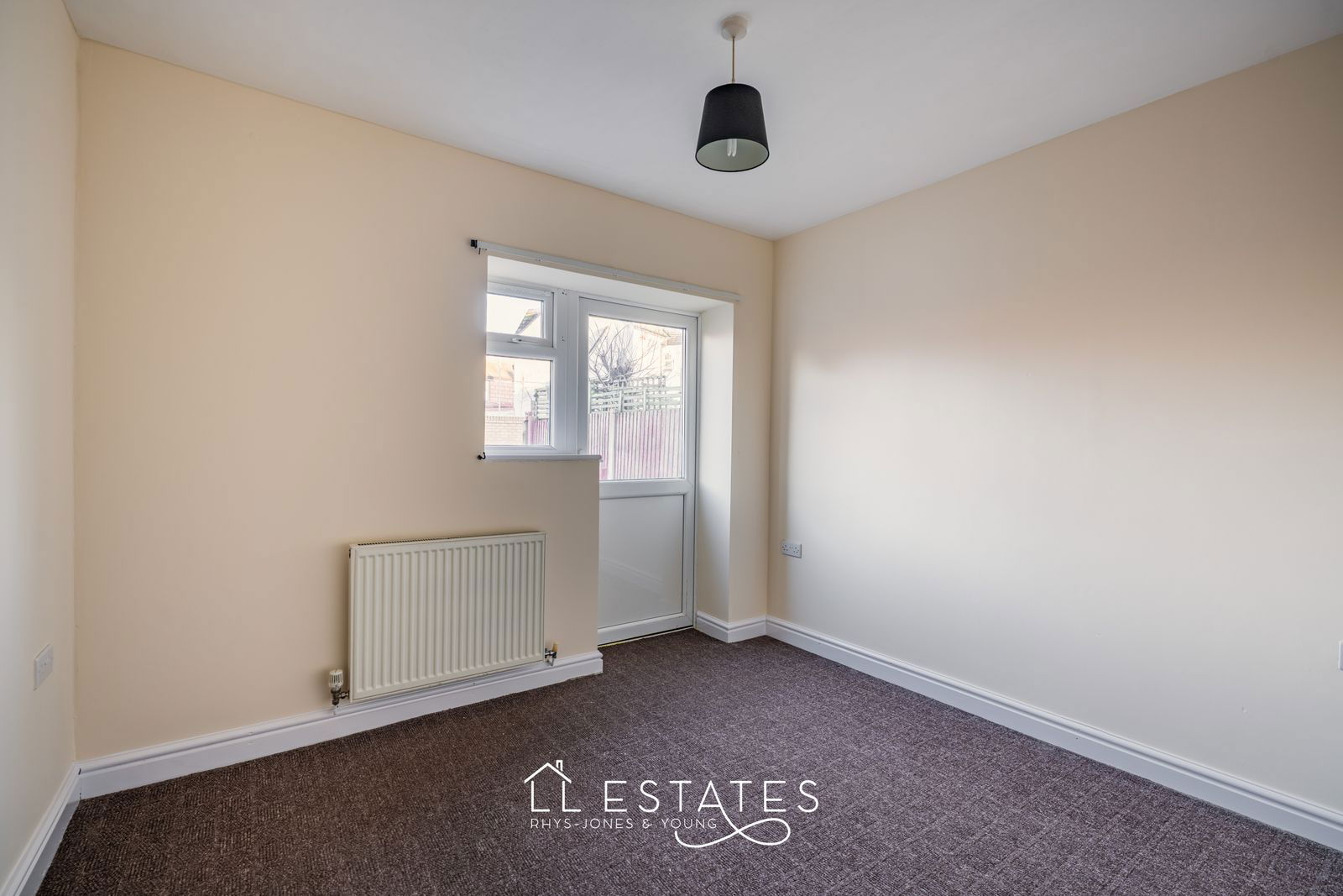 2 bed ground floor flat to rent in John Street, Rhyl, LL18 1PP 6