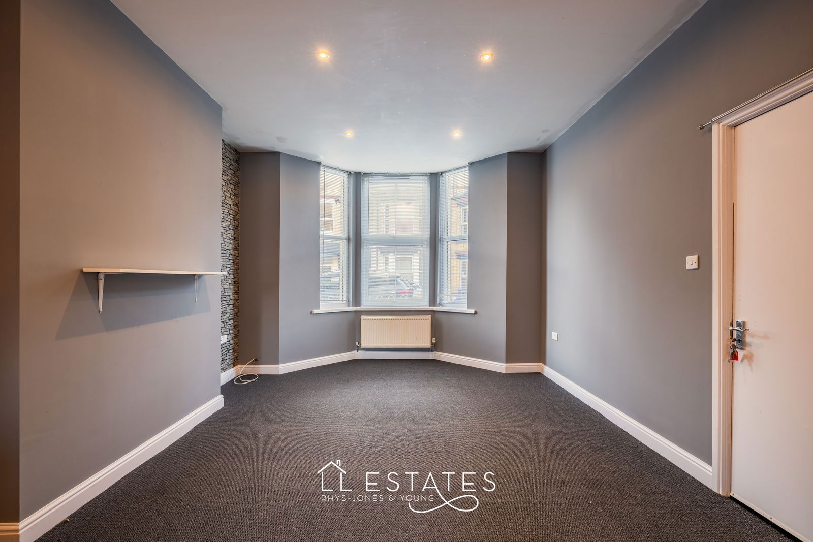 2 bed ground floor flat to rent in John Street, Rhyl, LL18 1PP 3