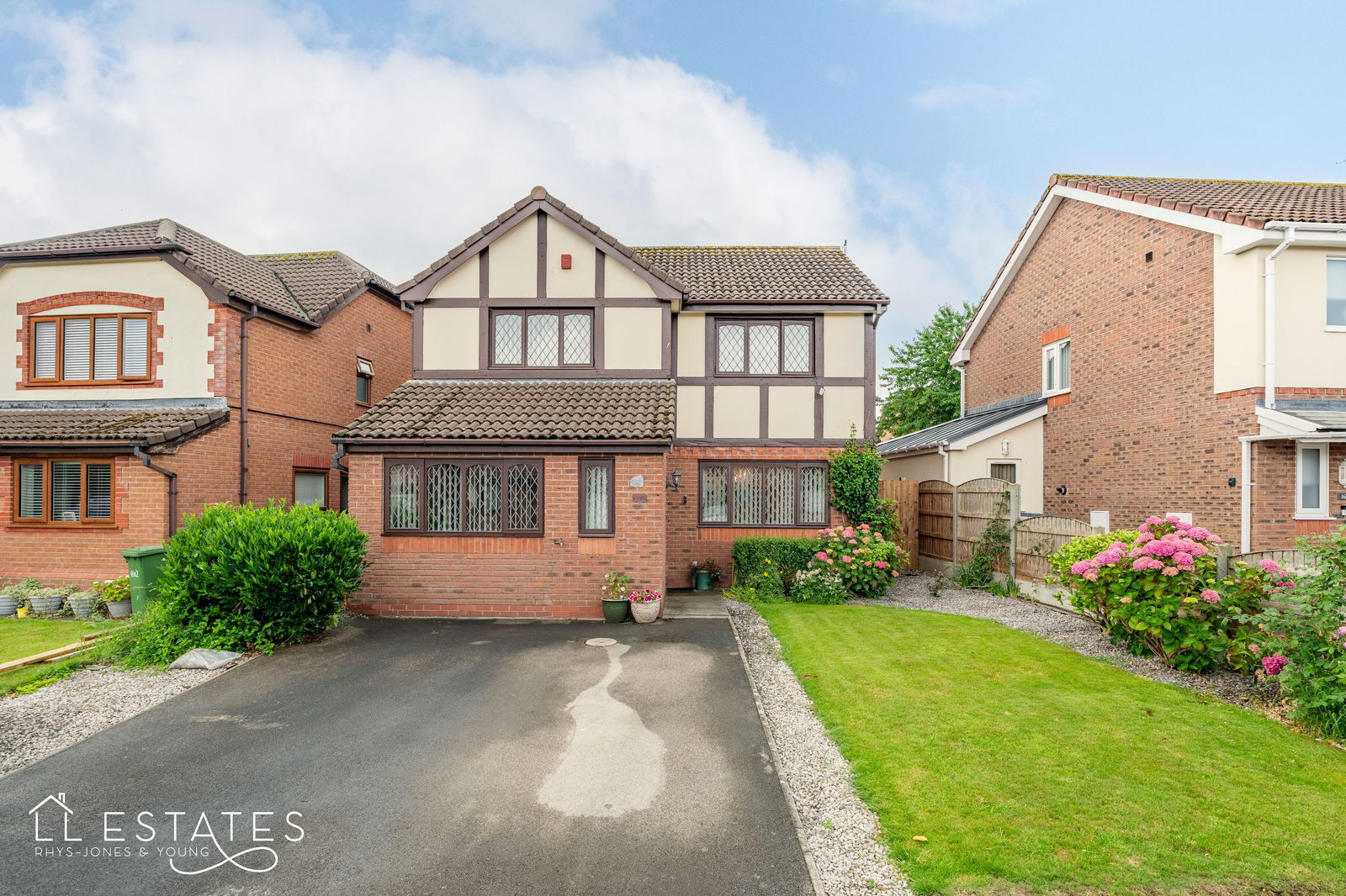 4 bed detached house for sale in Ffordd Parc Castell, Bodelwyddan  - Property Image 1