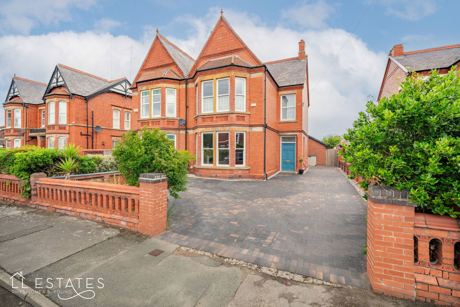 5 bed semi-detached house for sale in Queens Walk, Rhyl