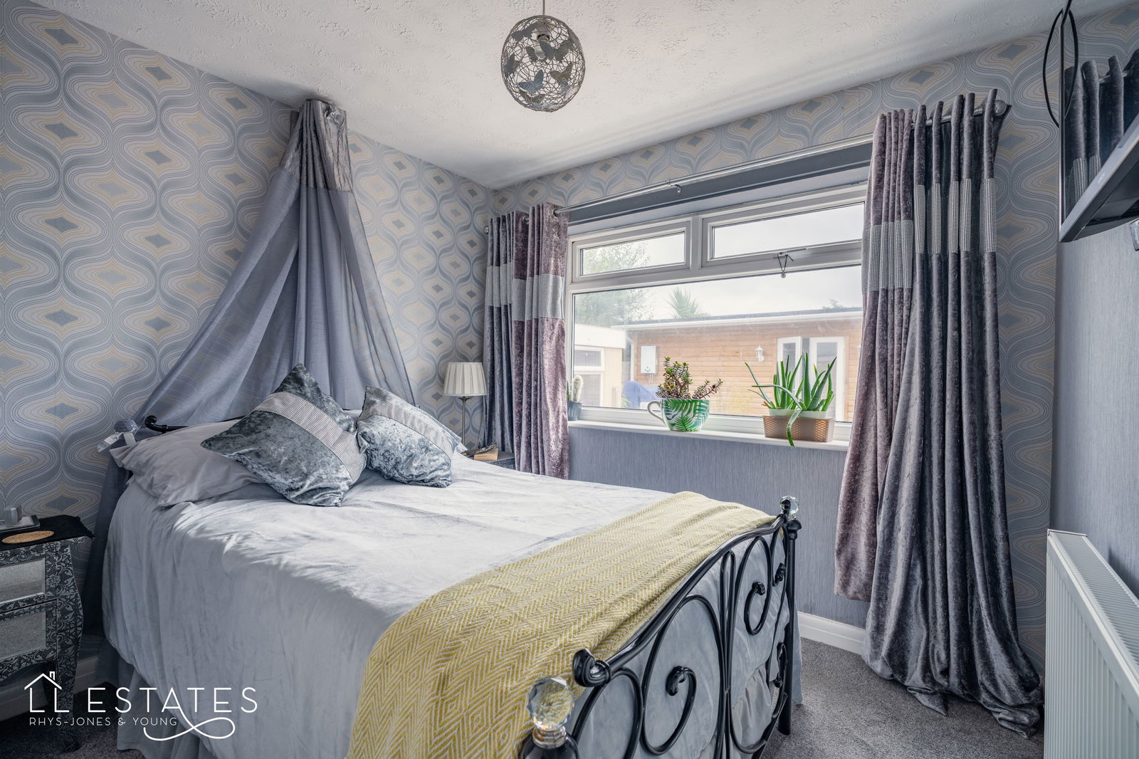 2 bed semi-detached bungalow for sale in Llys Charles, Towyn 4