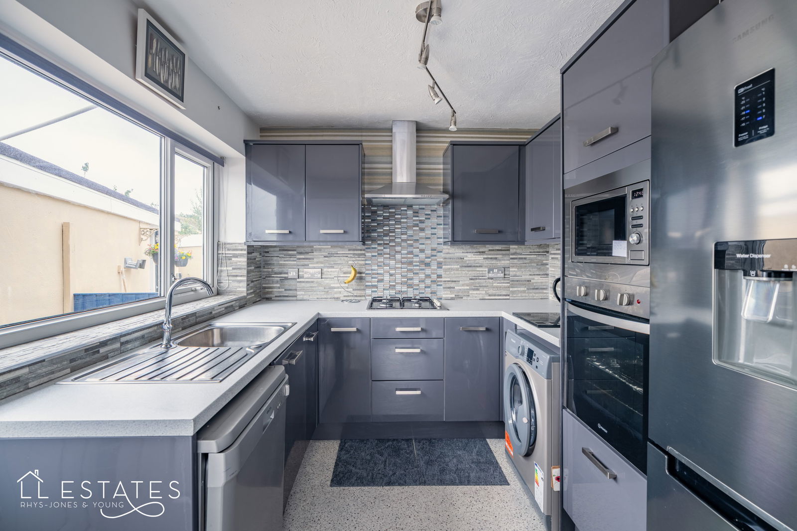 2 bed semi-detached bungalow for sale in Llys Charles, Towyn  - Property Image 3