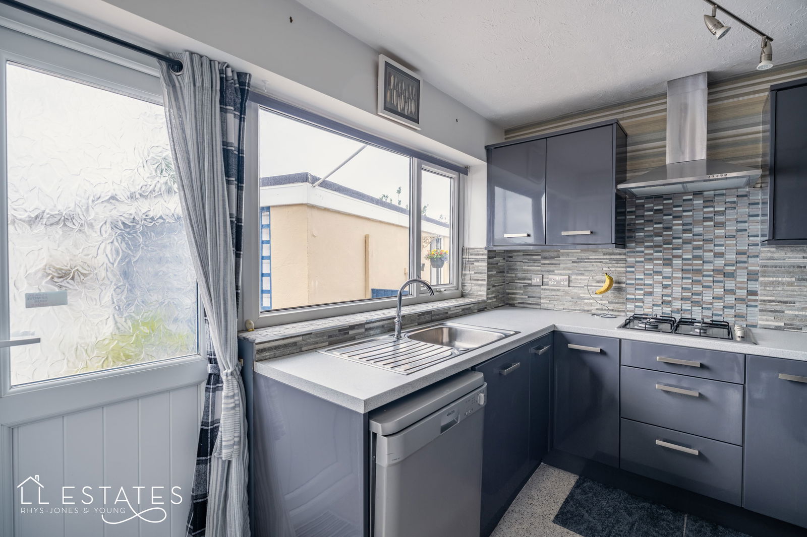 2 bed semi-detached bungalow for sale in Llys Charles, Towyn  - Property Image 4