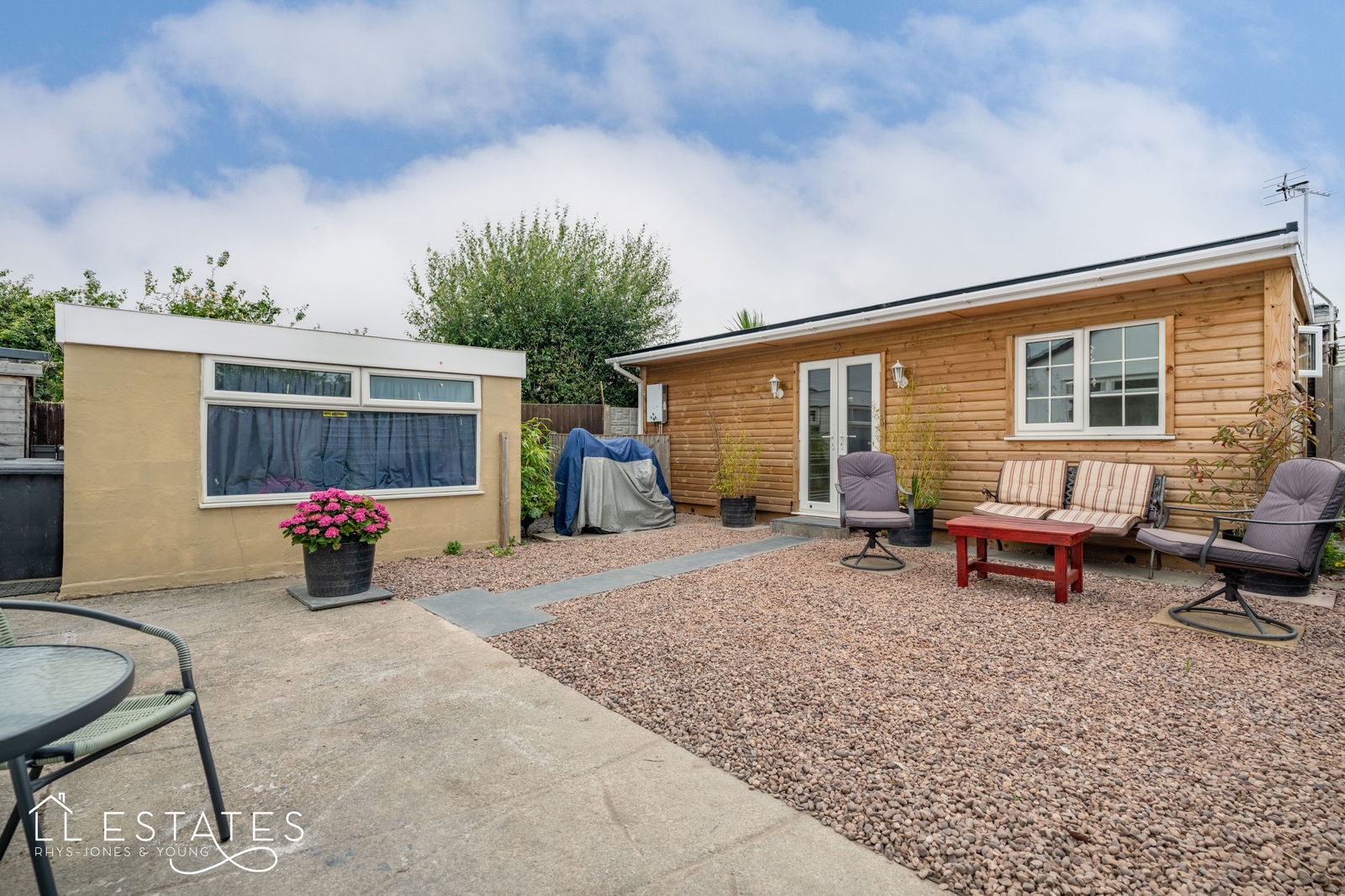 2 bed semi-detached bungalow for sale in Llys Charles, Towyn 7