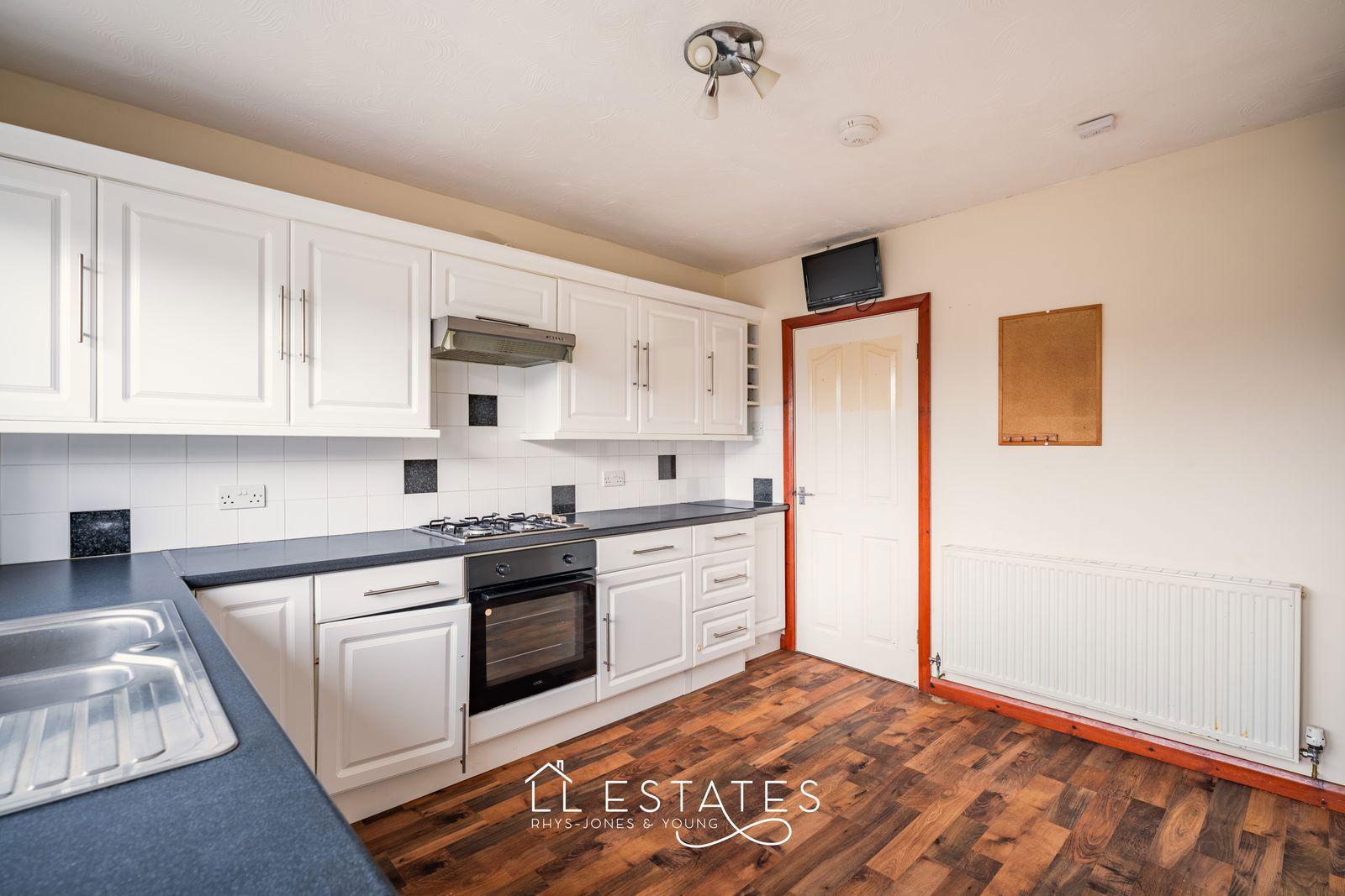 2 bed semi-detached bungalow to rent in Bryn Cwnin Road, Rhyl, LL18 4UD  - Property Image 2