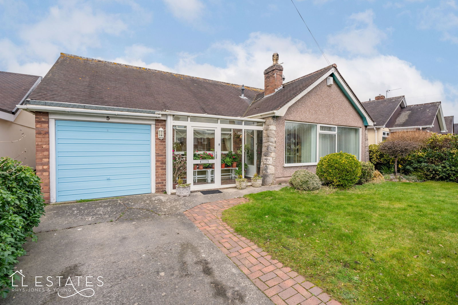 2 bed bungalow for sale in Fairlands Crescent, Rhuddlan  - Property Image 1