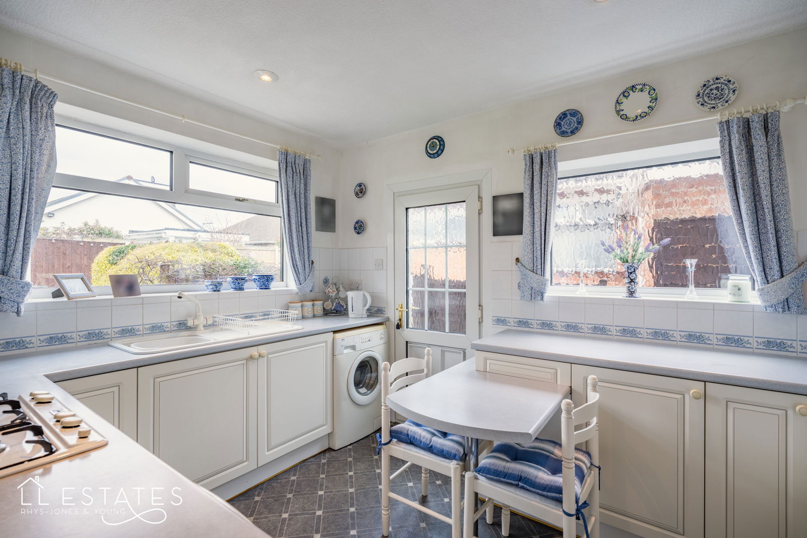 2 bed bungalow for sale in Fairlands Crescent, Rhuddlan  - Property Image 4