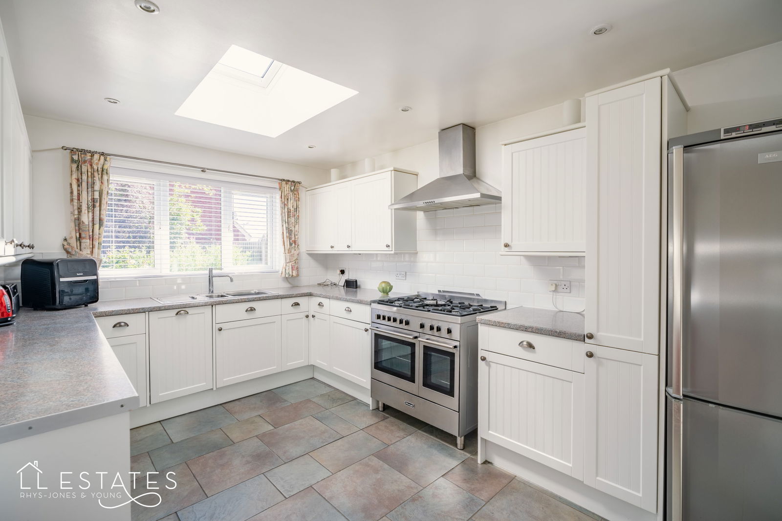 3 bed detached house for sale in Hazel Court, Rhyl  - Property Image 3