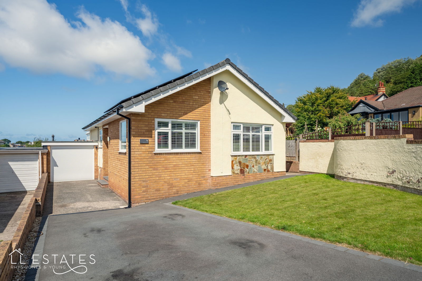 3 bed bungalow for sale in Rhodfa Sian, Dyserth  - Property Image 1