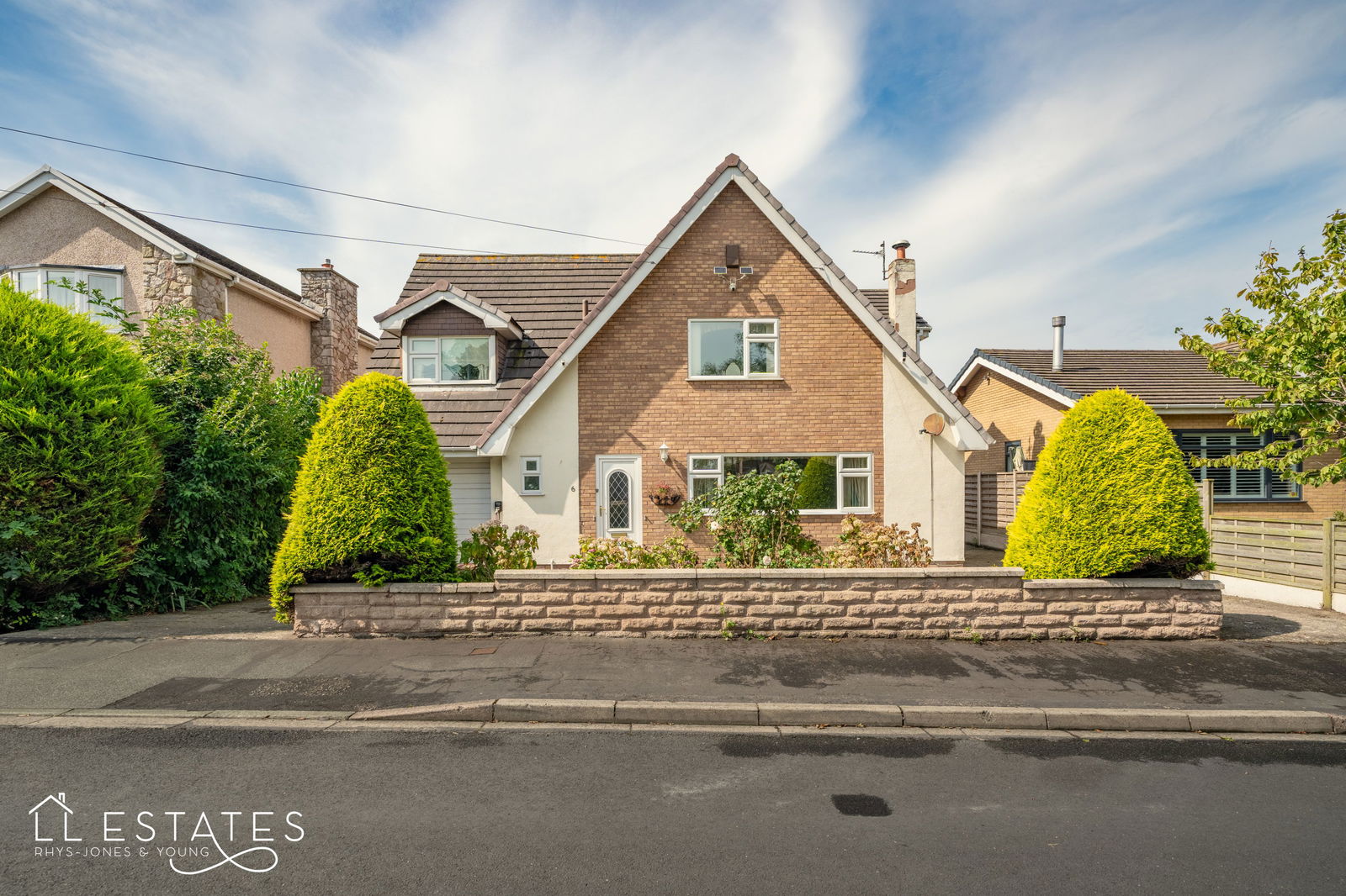4 bed detached house for sale in Highlands Close, Rhuddlan, LL18 2RU - Property Image 1