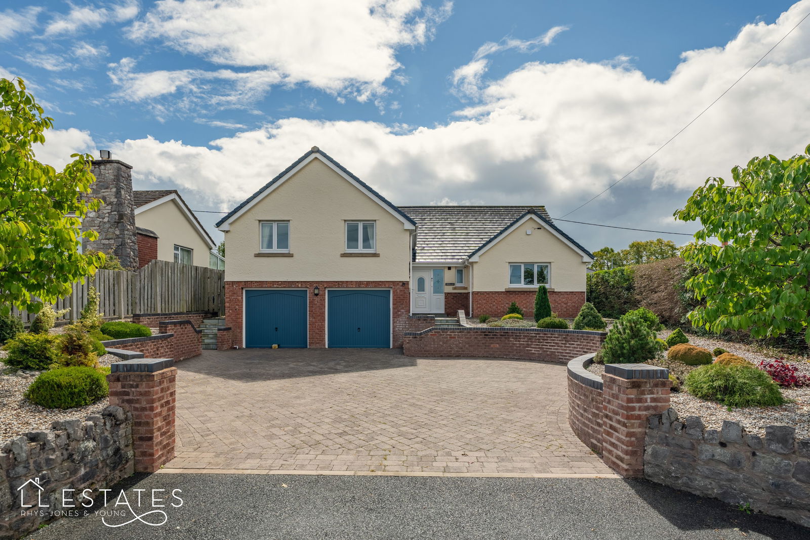 3 bed bungalow for sale in Allt Goch, St. Asaph - Property Image 1