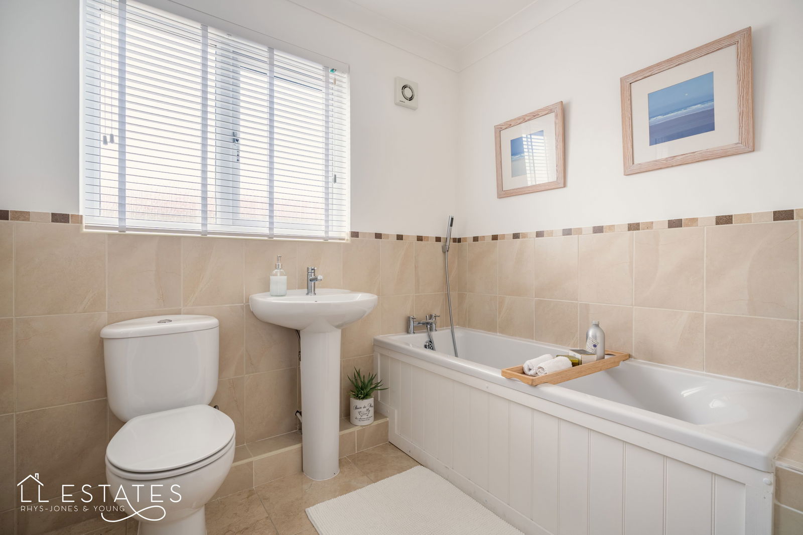 3 bed bungalow for sale in Allt Goch, St. Asaph  - Property Image 12