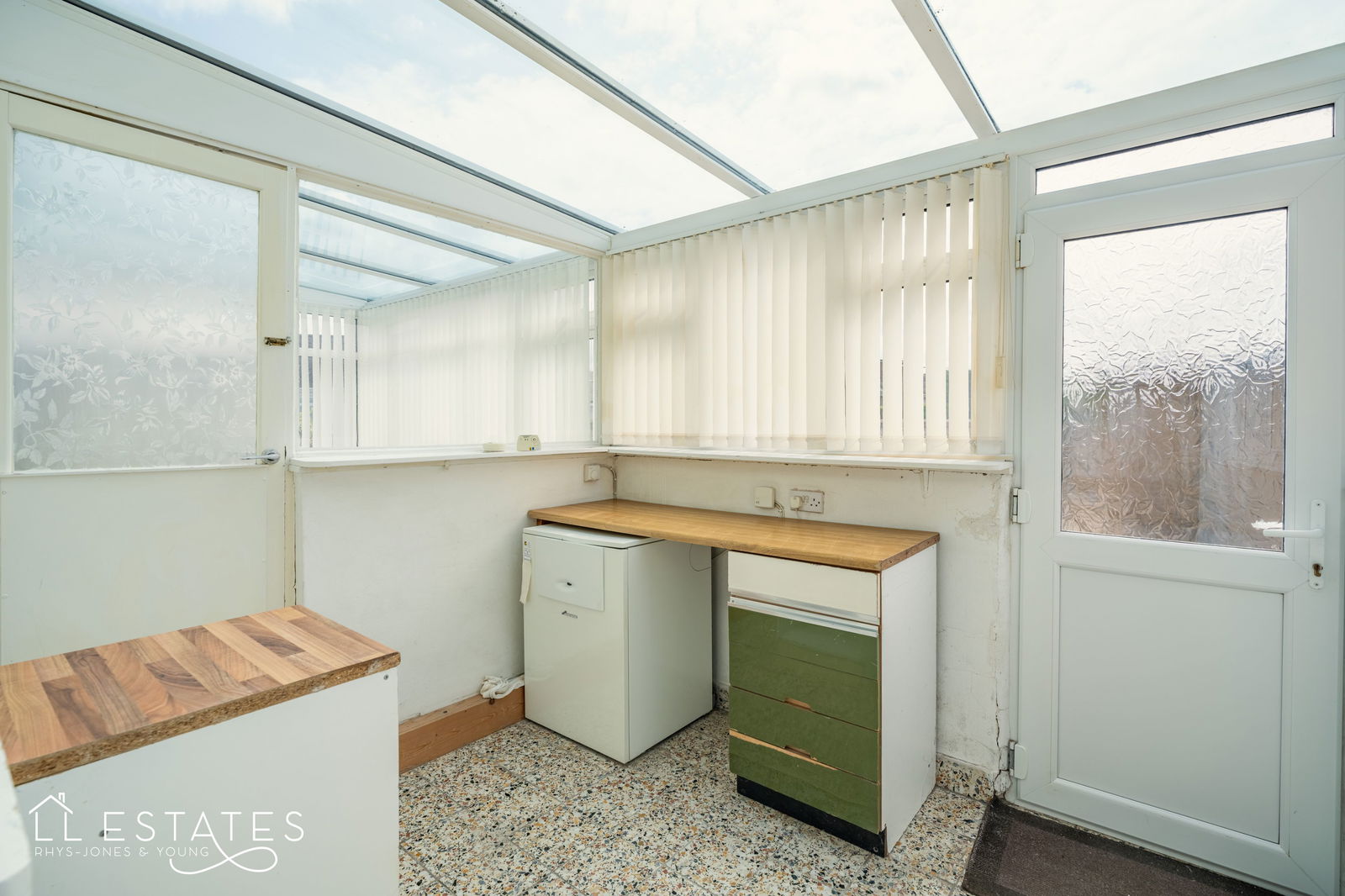 3 bed bungalow for sale in Highlands Close, Rhuddlan 10