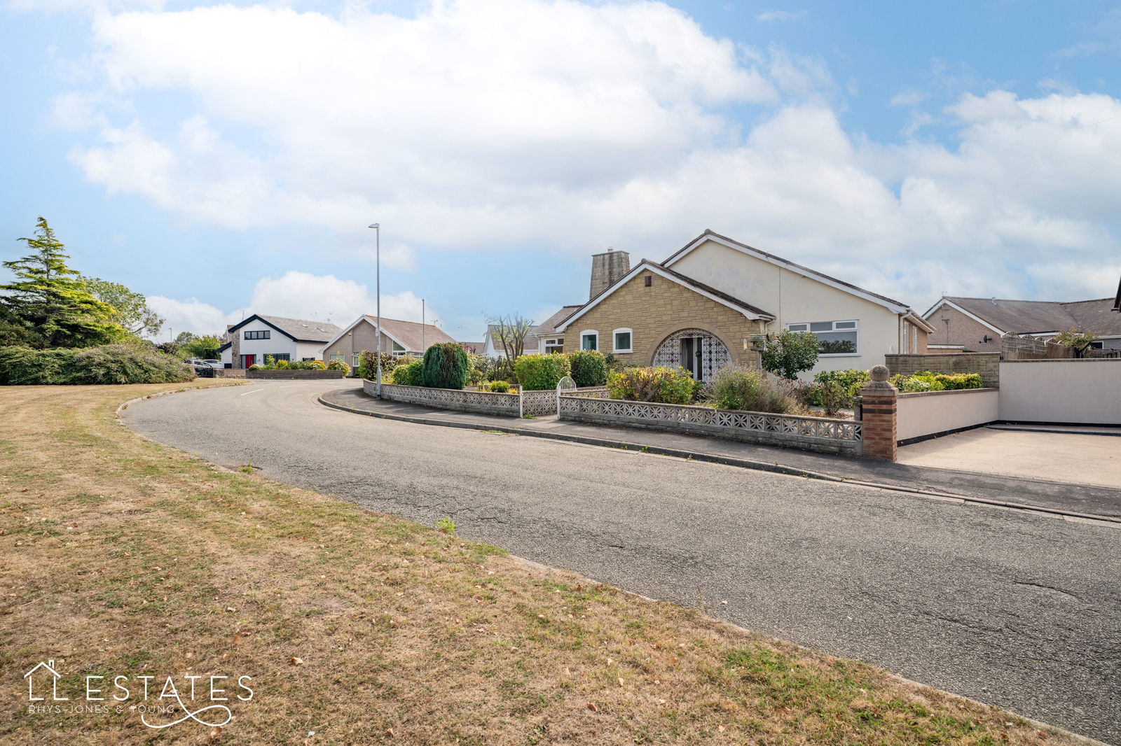 3 bed bungalow for sale in Highlands Close, Rhuddlan  - Property Image 14