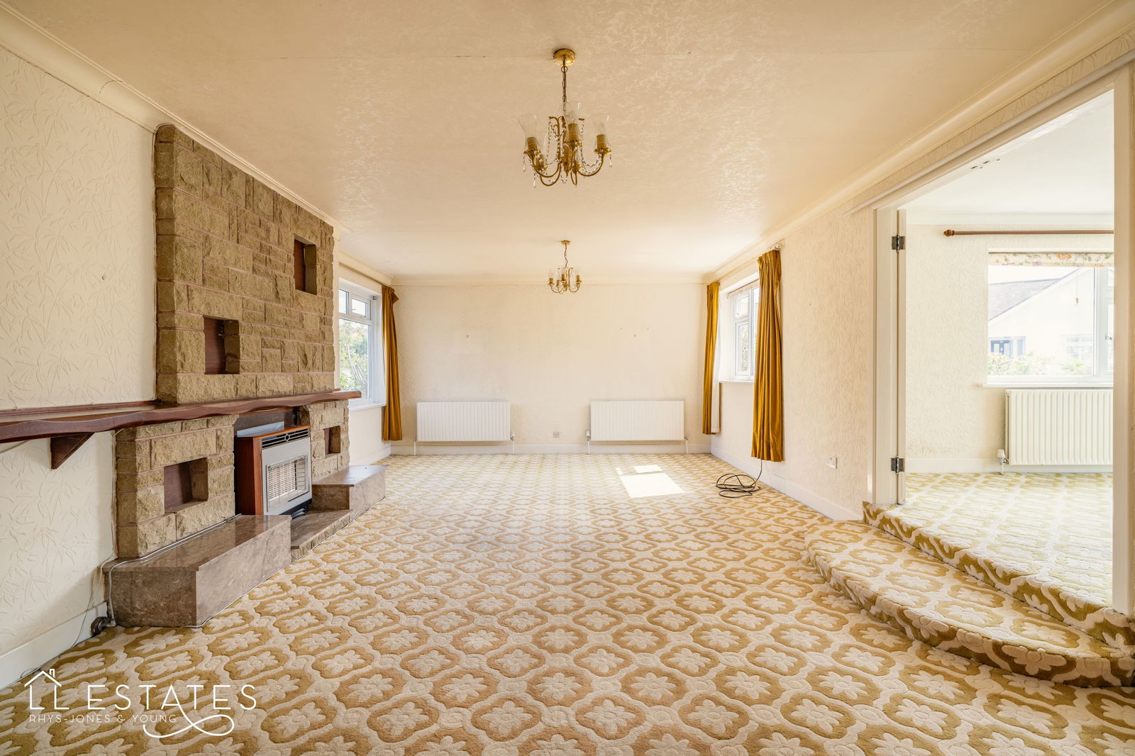 3 bed bungalow for sale in Highlands Close, Rhuddlan  - Property Image 2