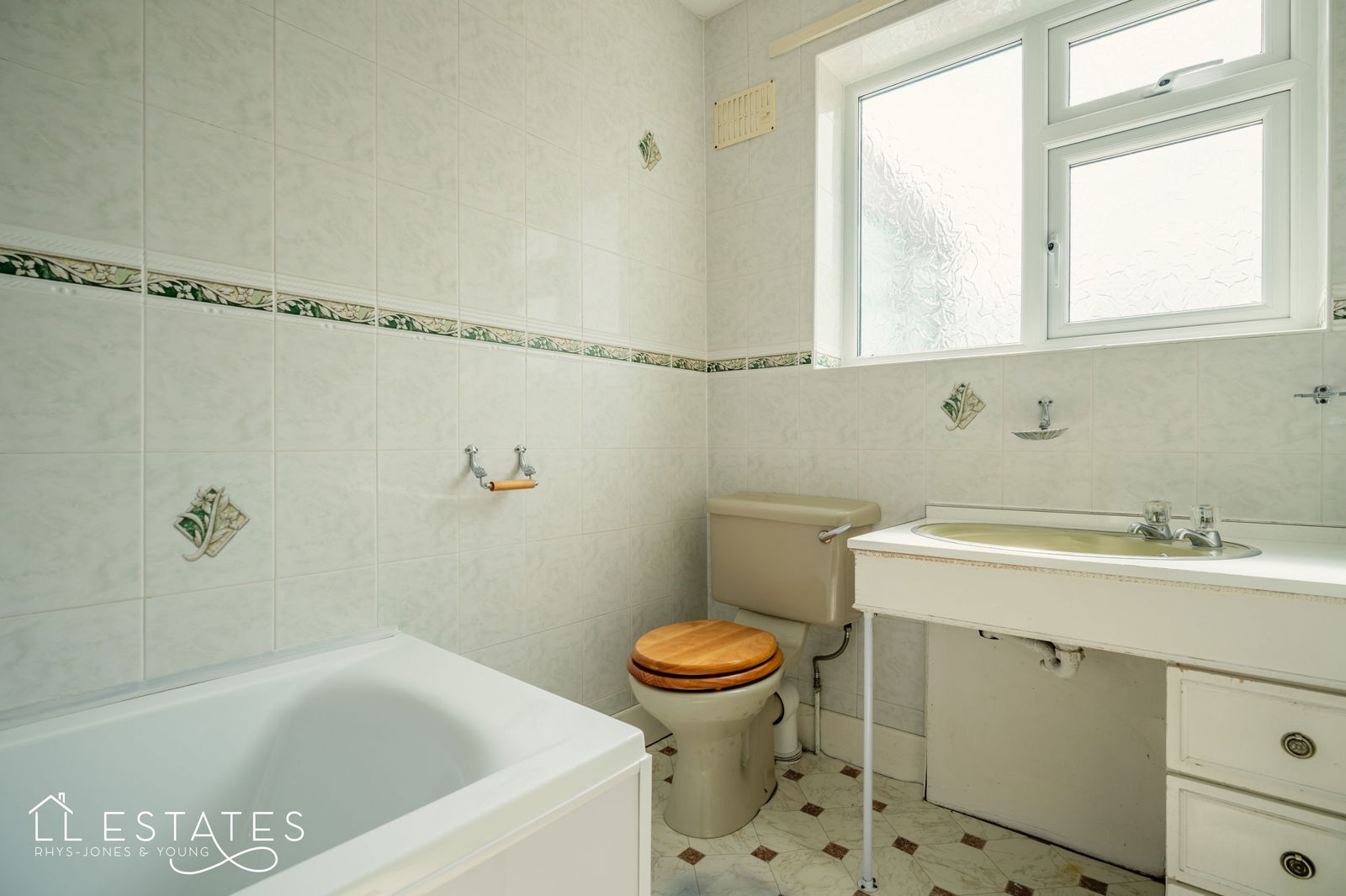 3 bed bungalow for sale in Highlands Close, Rhuddlan  - Property Image 10