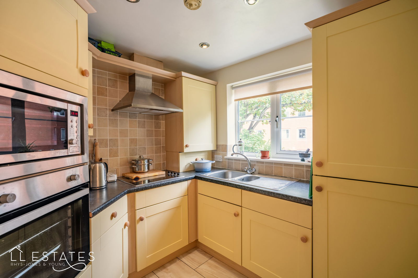 2 bed apartment for sale in Boughton Avenue, Rhyl  - Property Image 3