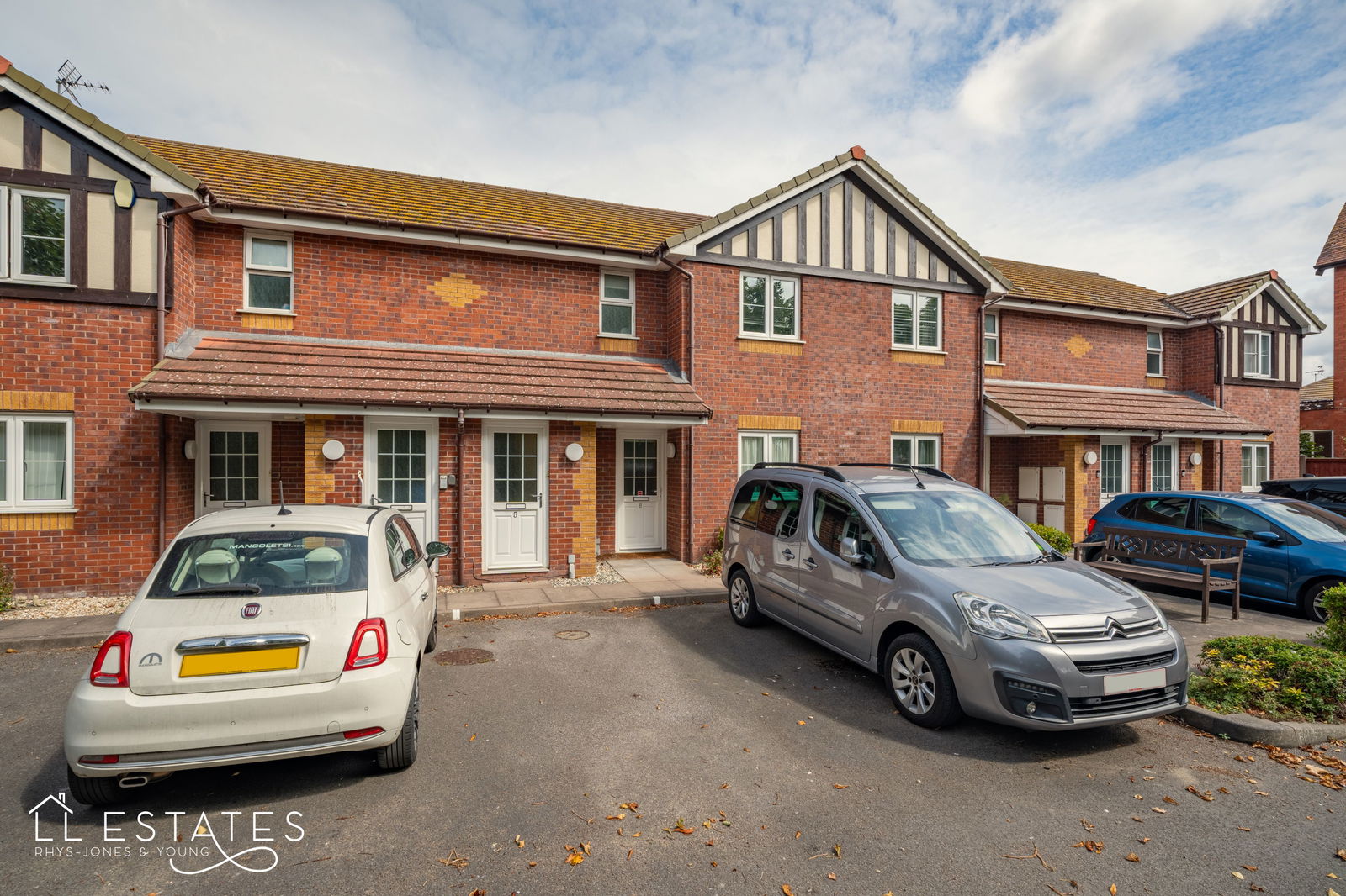 2 bed apartment for sale in Boughton Avenue, Rhyl - Property Image 1