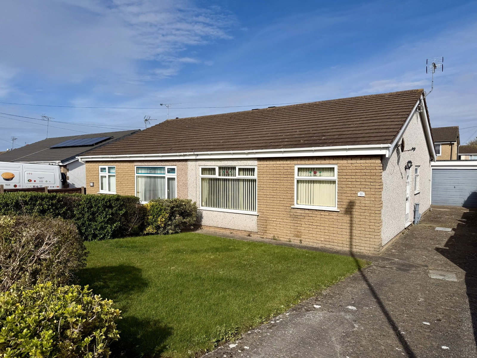 2 bed semi-detached bungalow to rent in Doren Avenue, Rhyl, LL18 4LE  - Property Image 1