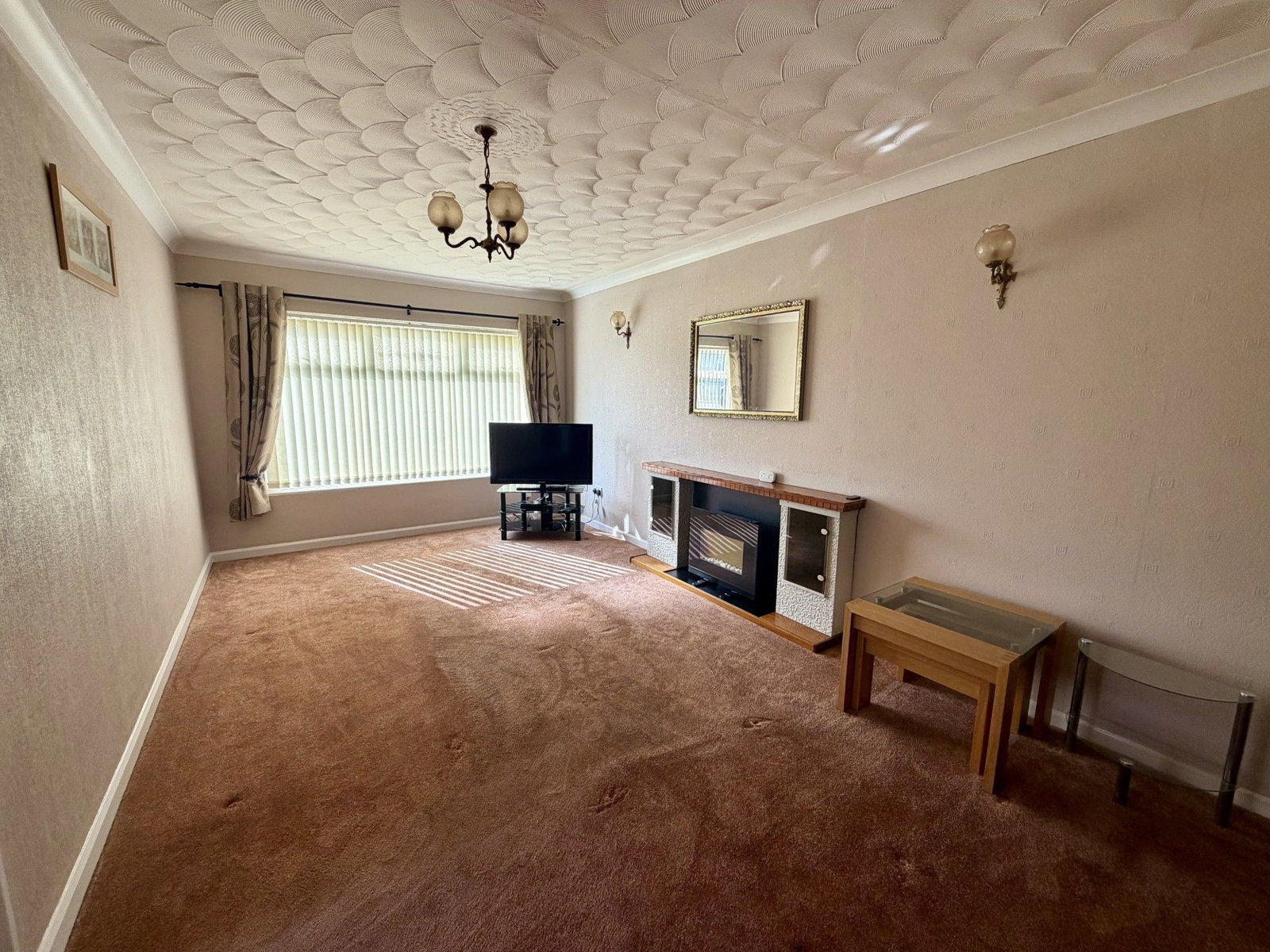 2 bed semi-detached bungalow to rent in Doren Avenue, Rhyl, LL18 4LE  - Property Image 2