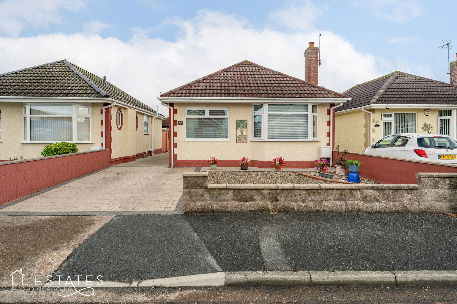 2 bed bungalow for sale in Garnett Drive, Prestatyn - Property Image 1