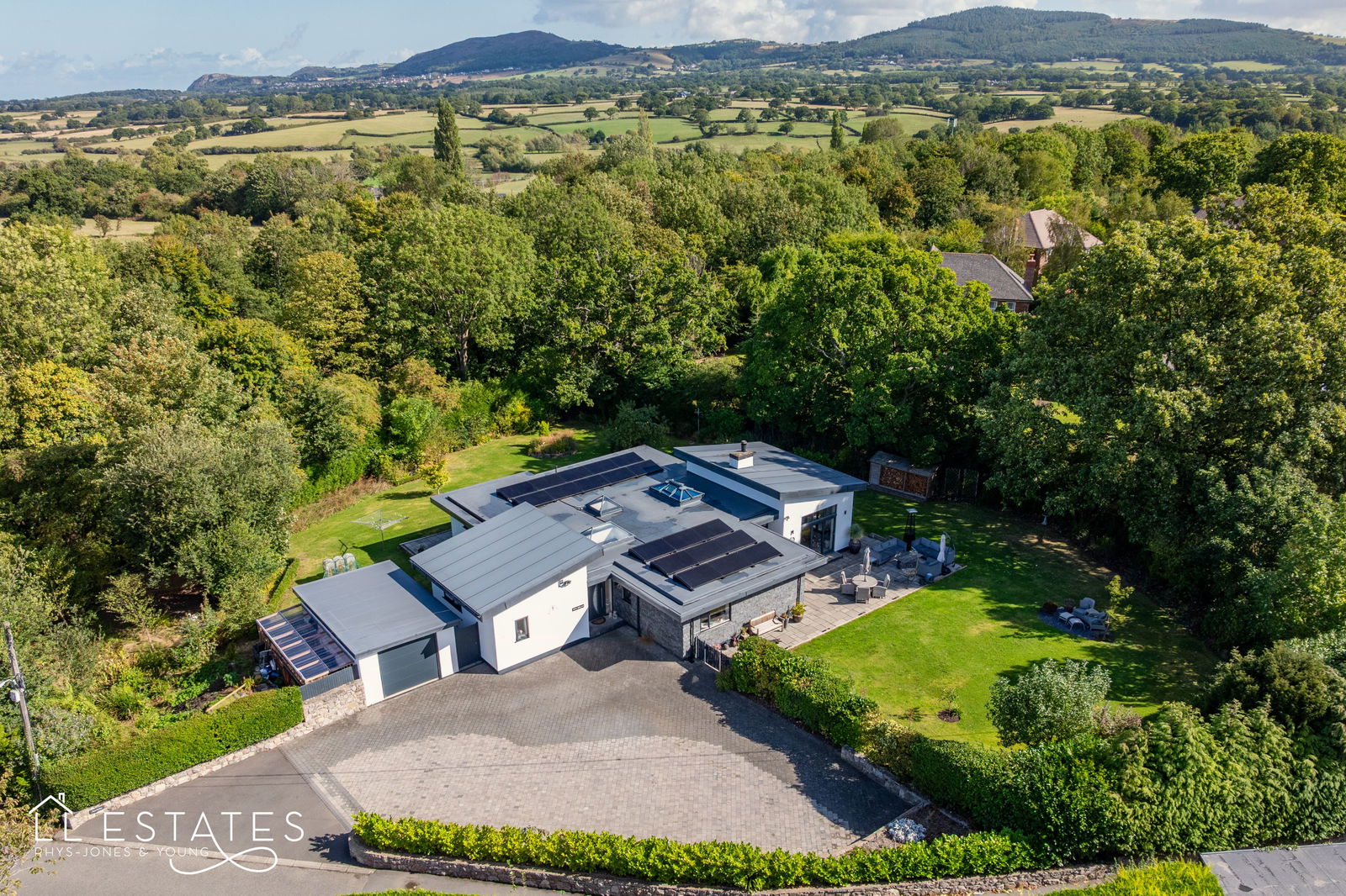 4 bed bungalow for sale in Mount Road, St. Asaph, LL17 0DH  - Property Image 1