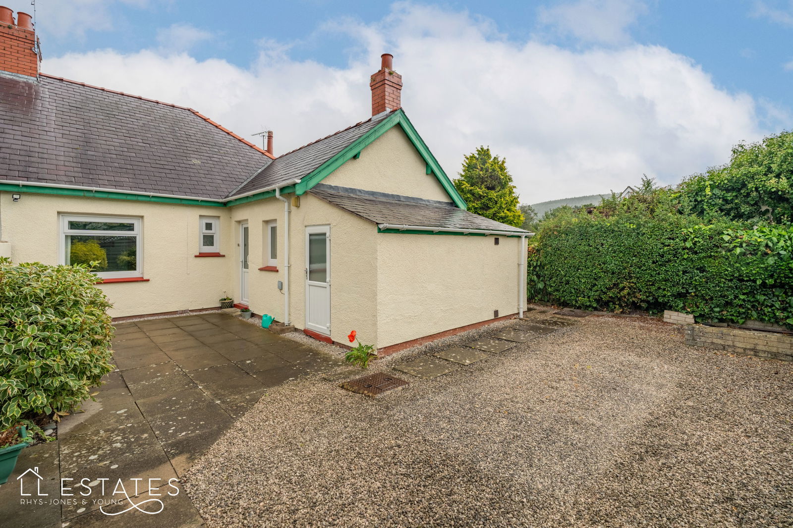 3 bed semi-detached bungalow for sale in Tower Way, Abergele 8