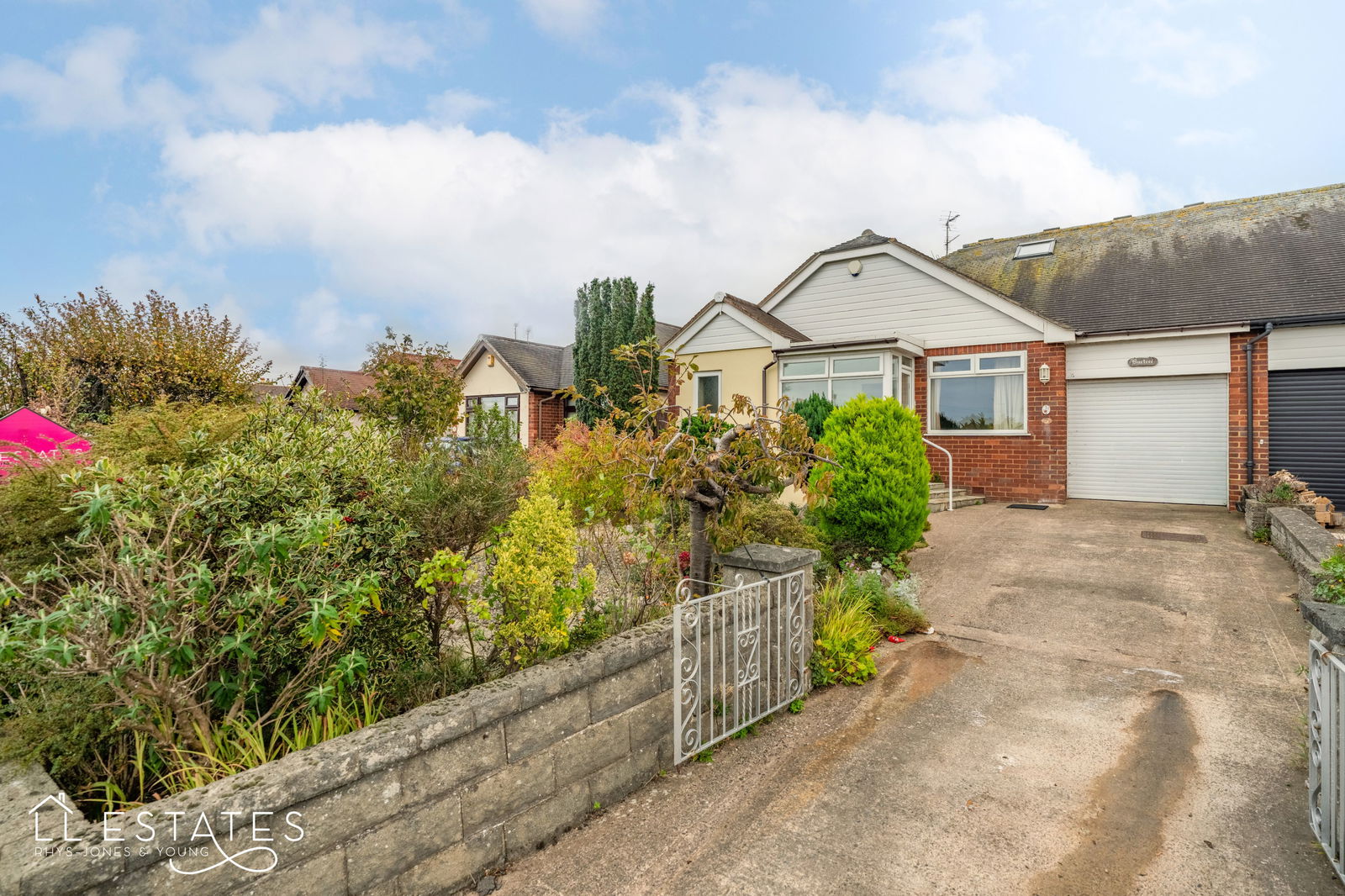 3 bed semi-detached bungalow for sale in Ffordd Ffynnon, Prestatyn, LL19 8BD  - Property Image 1