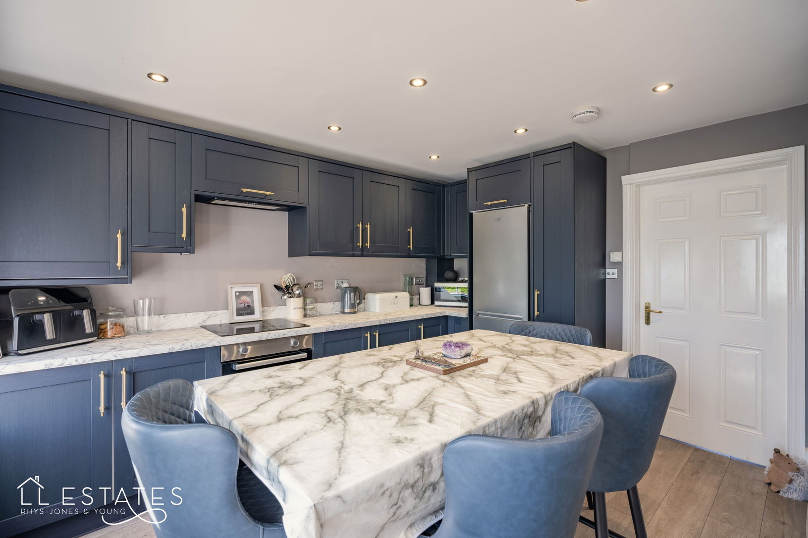 3 bed town house for sale in Ffordd Idwal, Prestatyn, LL19 7US  - Property Image 3