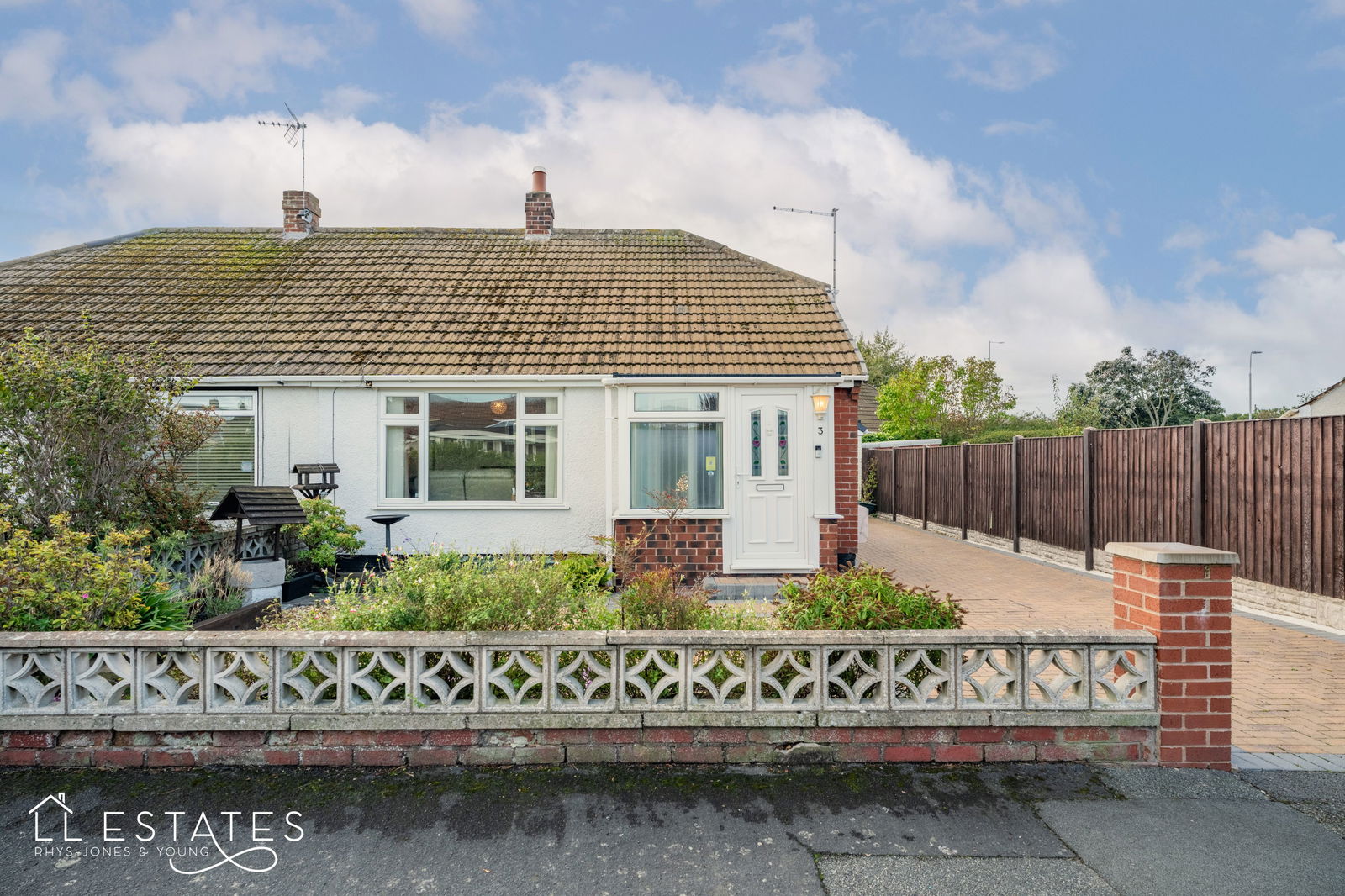 2 bed semi-detached bungalow for sale in Archers Green, Prestatyn - Property Image 1