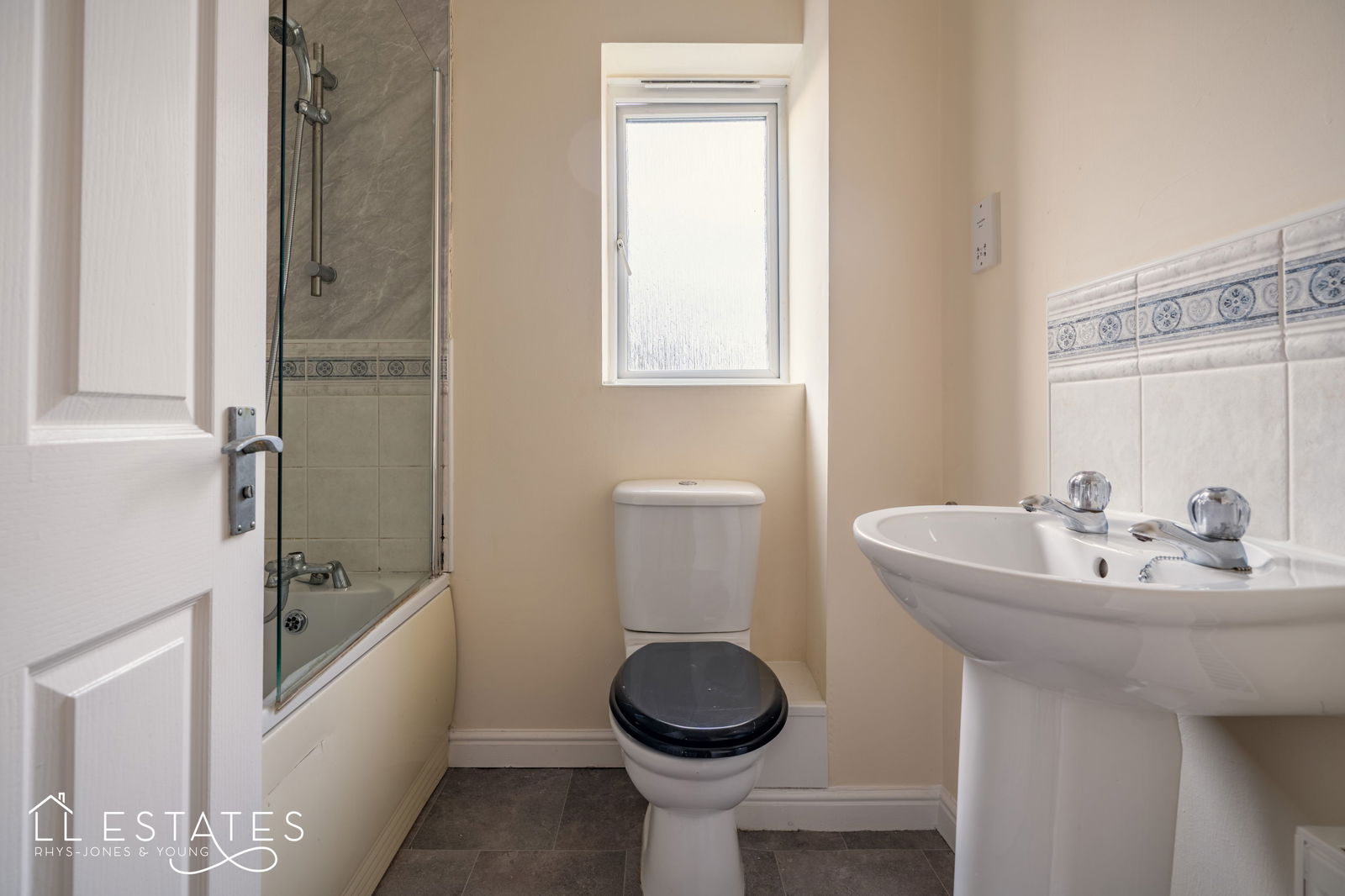 3 bed terraced house for sale in Ffordd Pant y Celyn  - Property Image 8