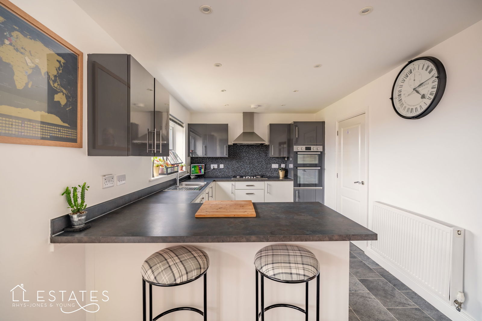 4 bed detached house for sale in Dyserth Road, Rhyl, LL18 4DT  - Property Image 5