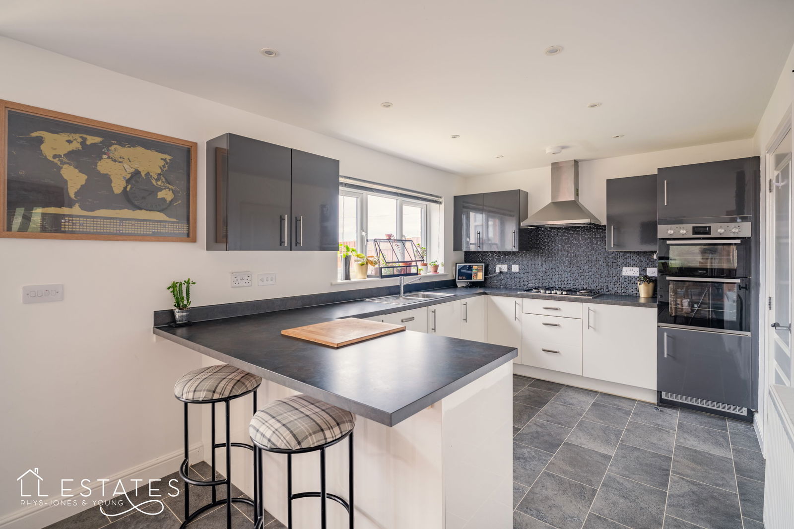 4 bed detached house for sale in Dyserth Road, Rhyl, LL18 4DT  - Property Image 6