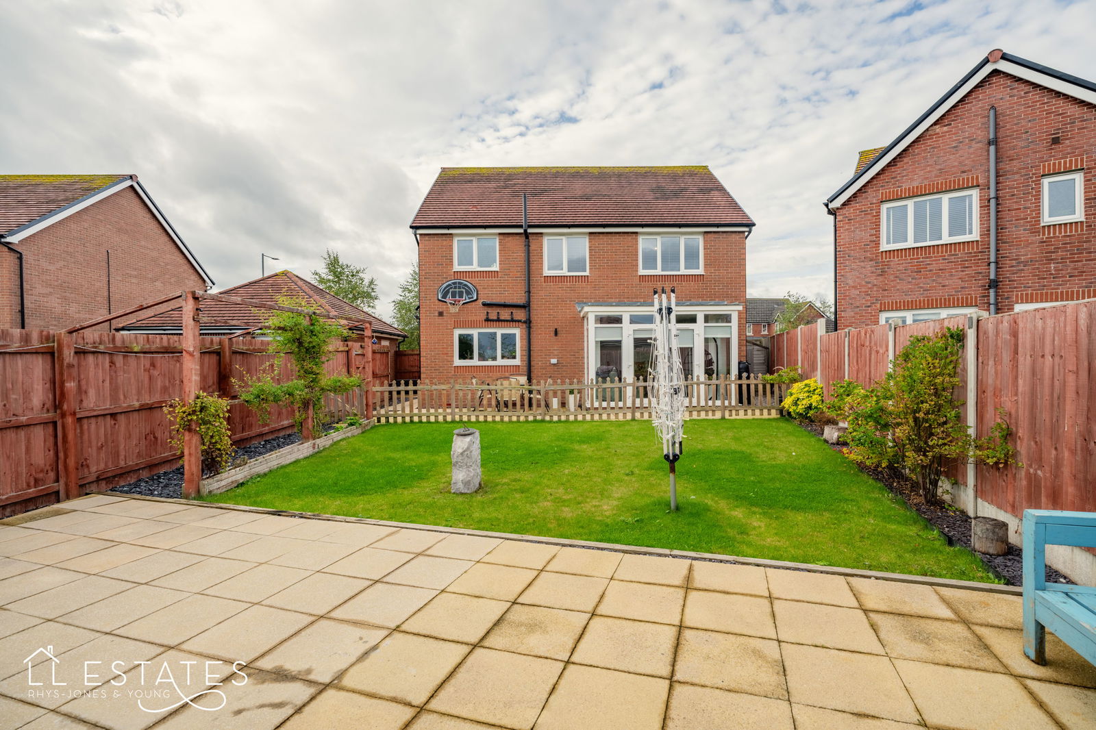 4 bed detached house for sale in Dyserth Road, Rhyl, LL18 4DT - Property Image 1