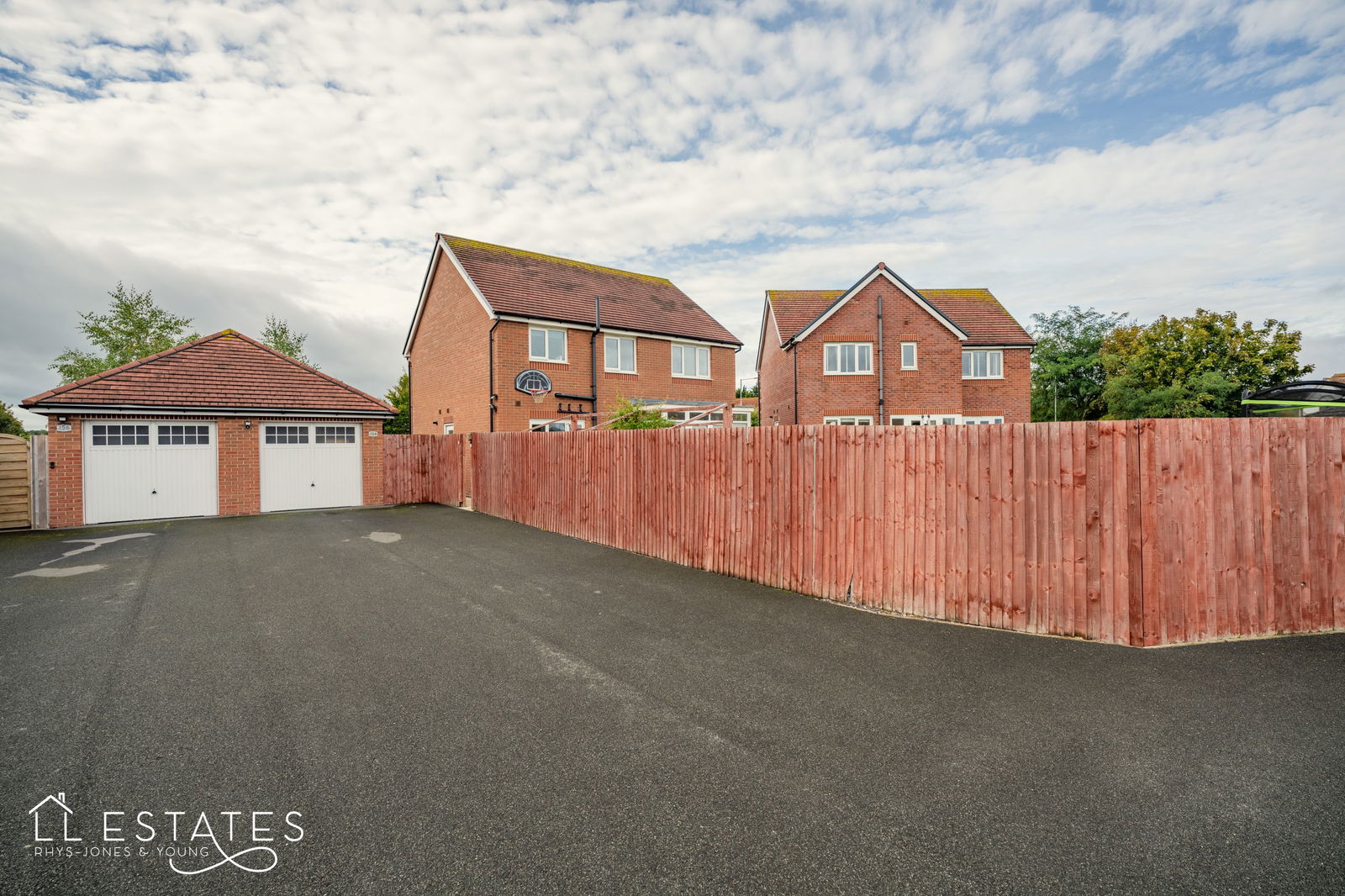 4 bed detached house for sale in Dyserth Road, Rhyl, LL18 4DT 2