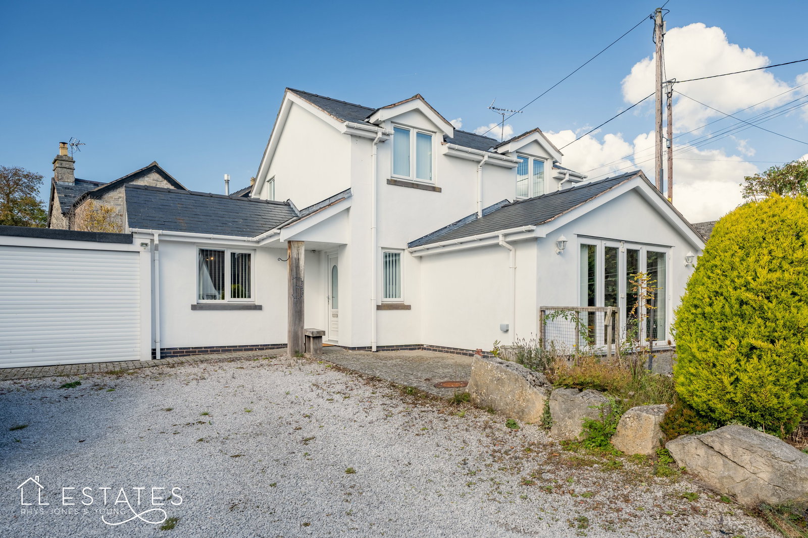 4 bed detached house for sale in Ffordd Bryn Y Garn, Henllan - Property Image 1